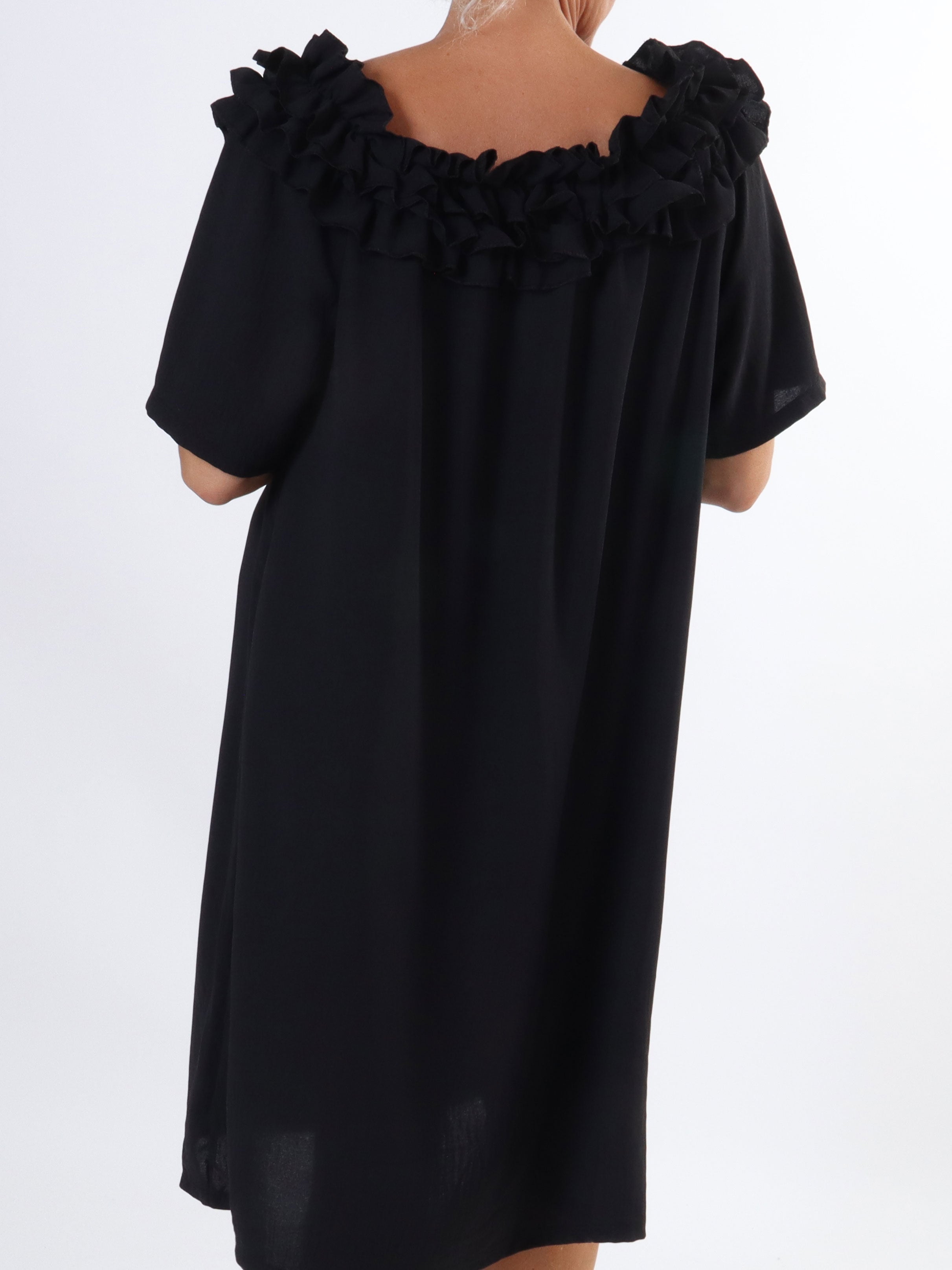 Chili Sleeveless Dress - Plus size kjole med flæser i udskæringen