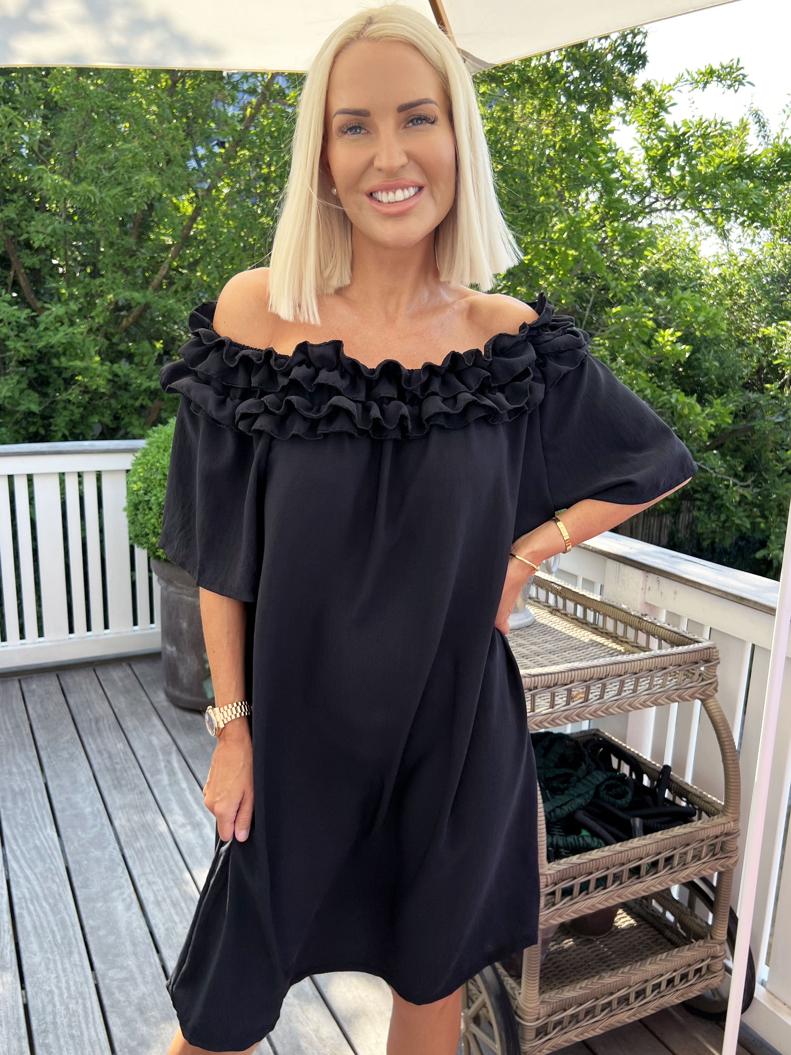 Chili Sleeveless Dress - Fineste kjole med flæser i udskæringen