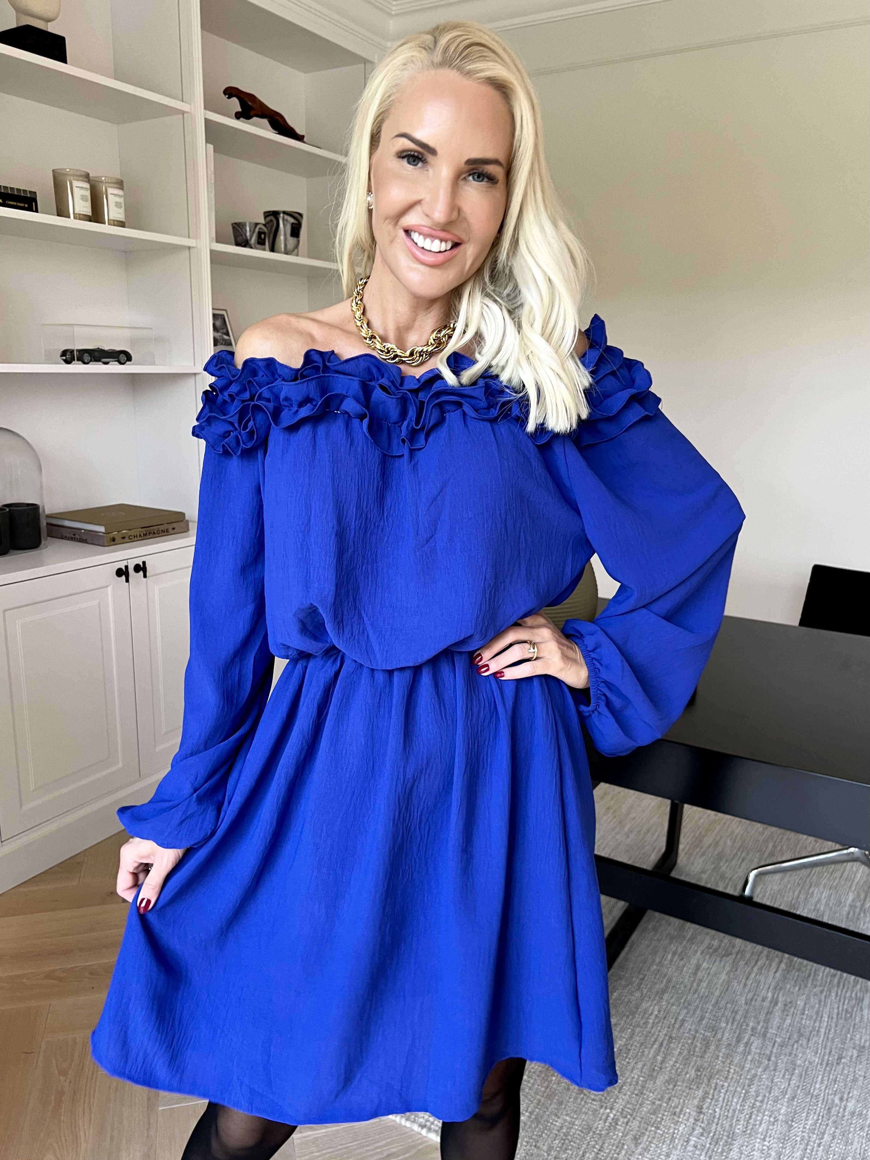 Chili Fitted Dress - Sød kjole med flæsekant og elastik i taljen