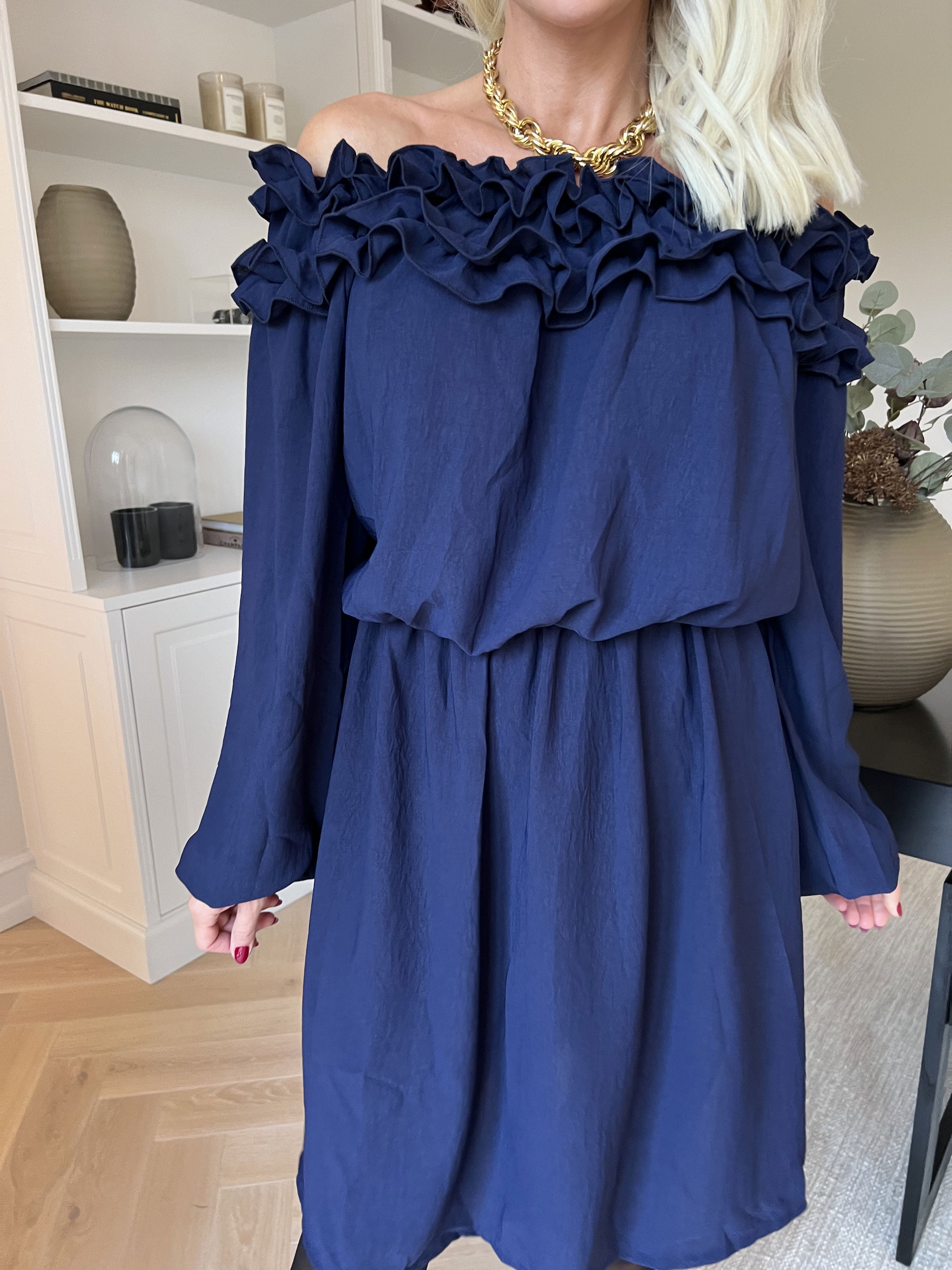 Chili Fitted Dress - Sød kjole med flæsekant og elastik i taljen