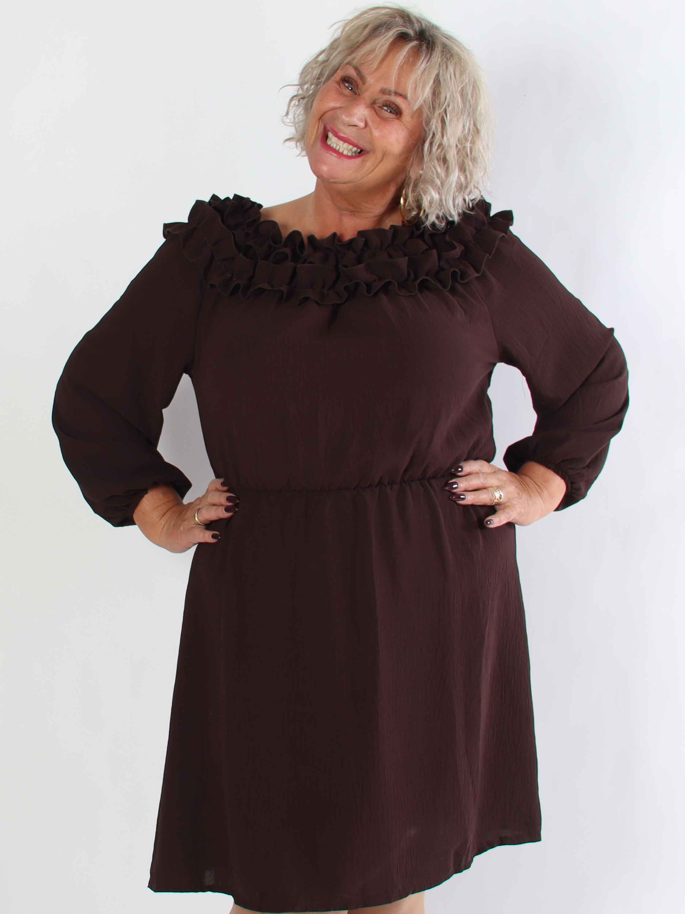 Chili Fitted Dress - Plus size kjole med flæsekant og elastik i taljen