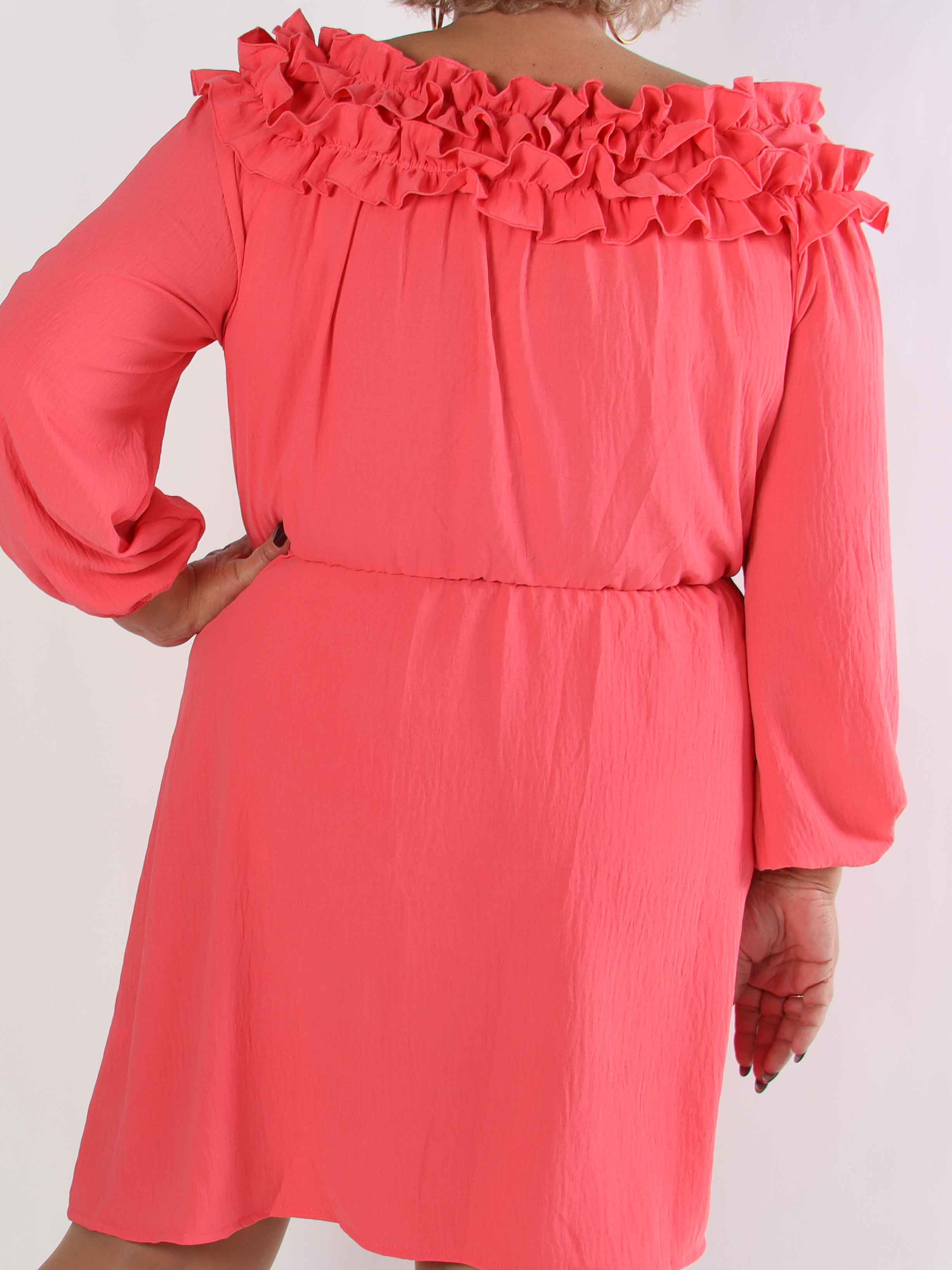 Chili Fitted Dress - Plus size kjole med flæsekant og elastik i taljen