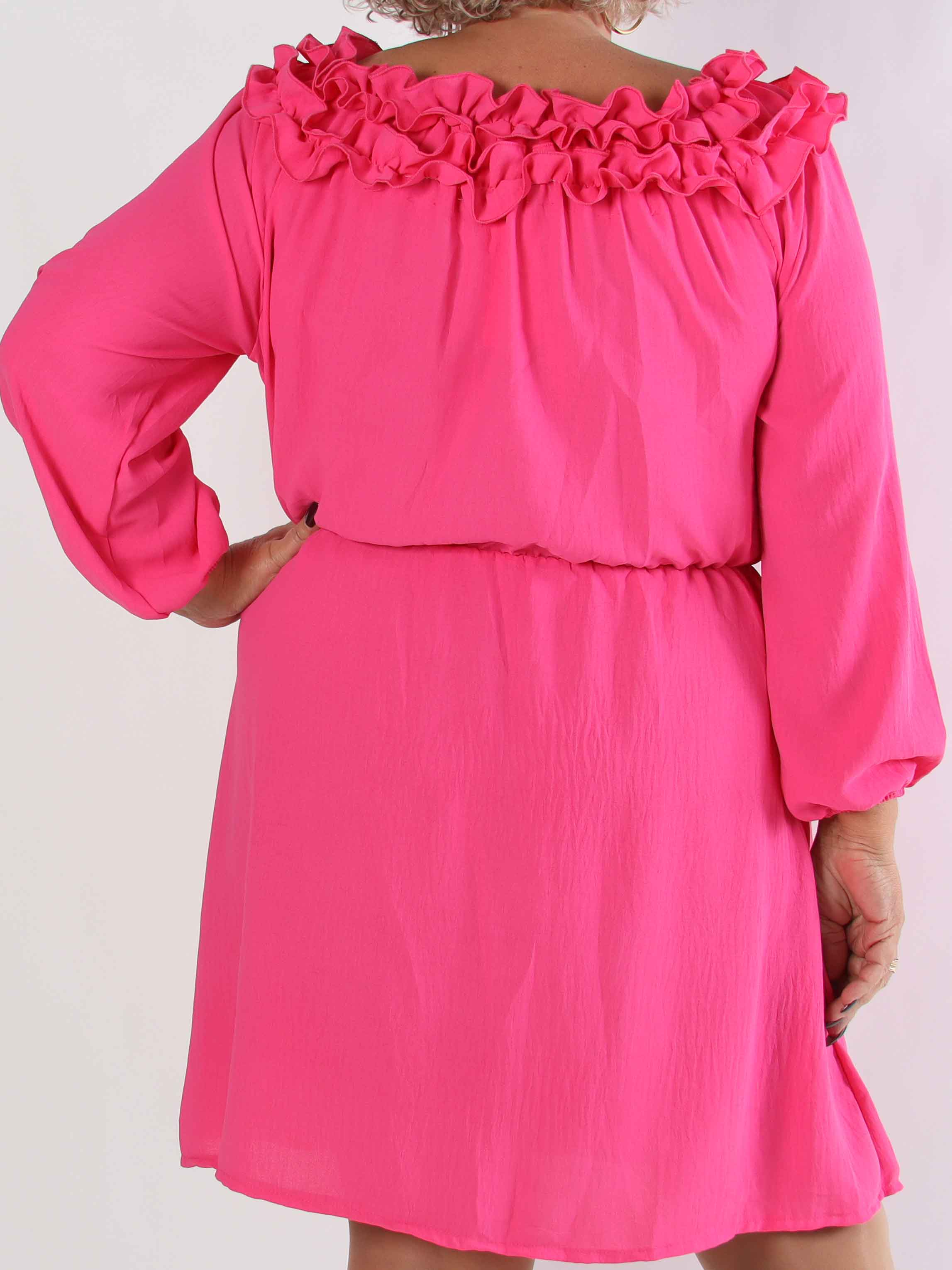 Chili Fitted Dress - Plus size kjole med flæsekant og elastik i taljen