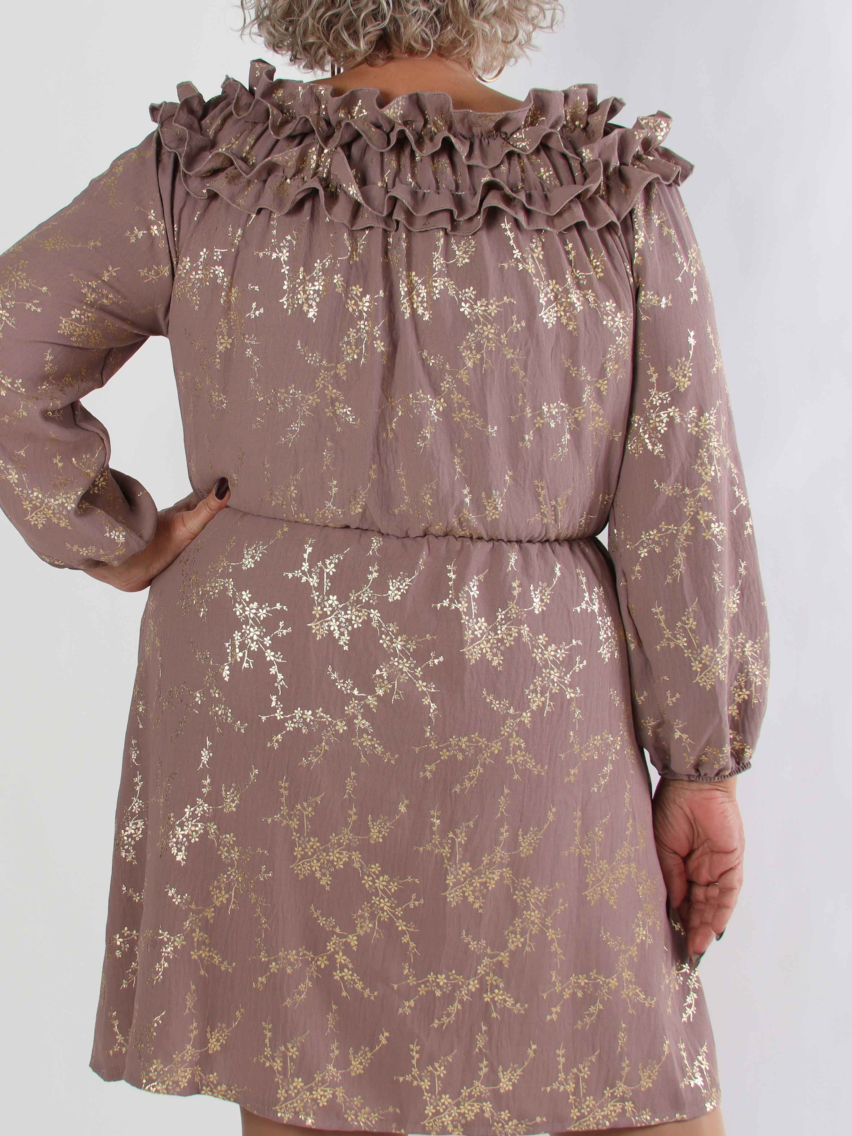 Chili Gold Fitted Dress - Plus size kjole i guld print med flæsekant og elastik i taljen