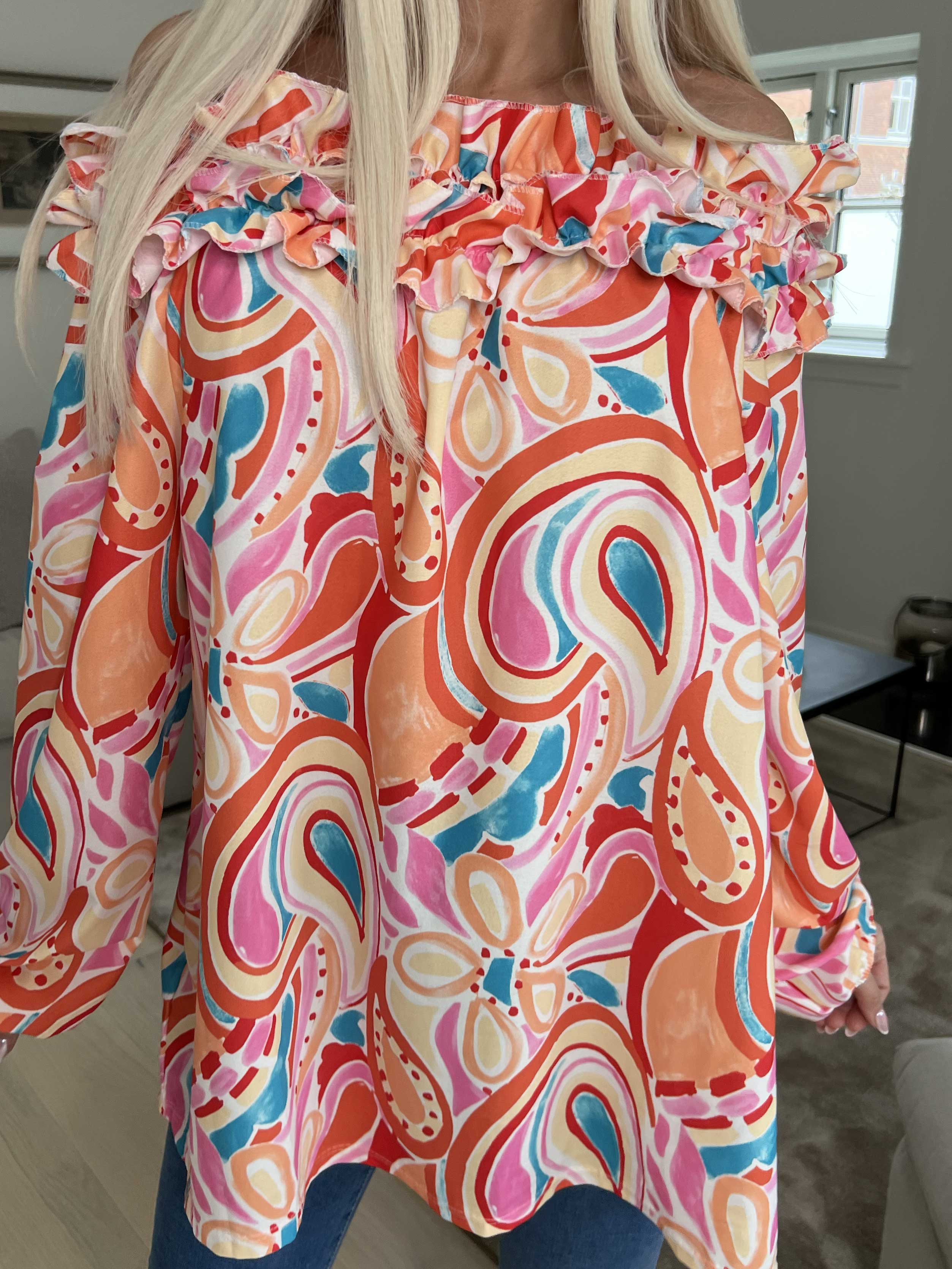 Chili Pattern - Langærmet mønstret tunika med flæser