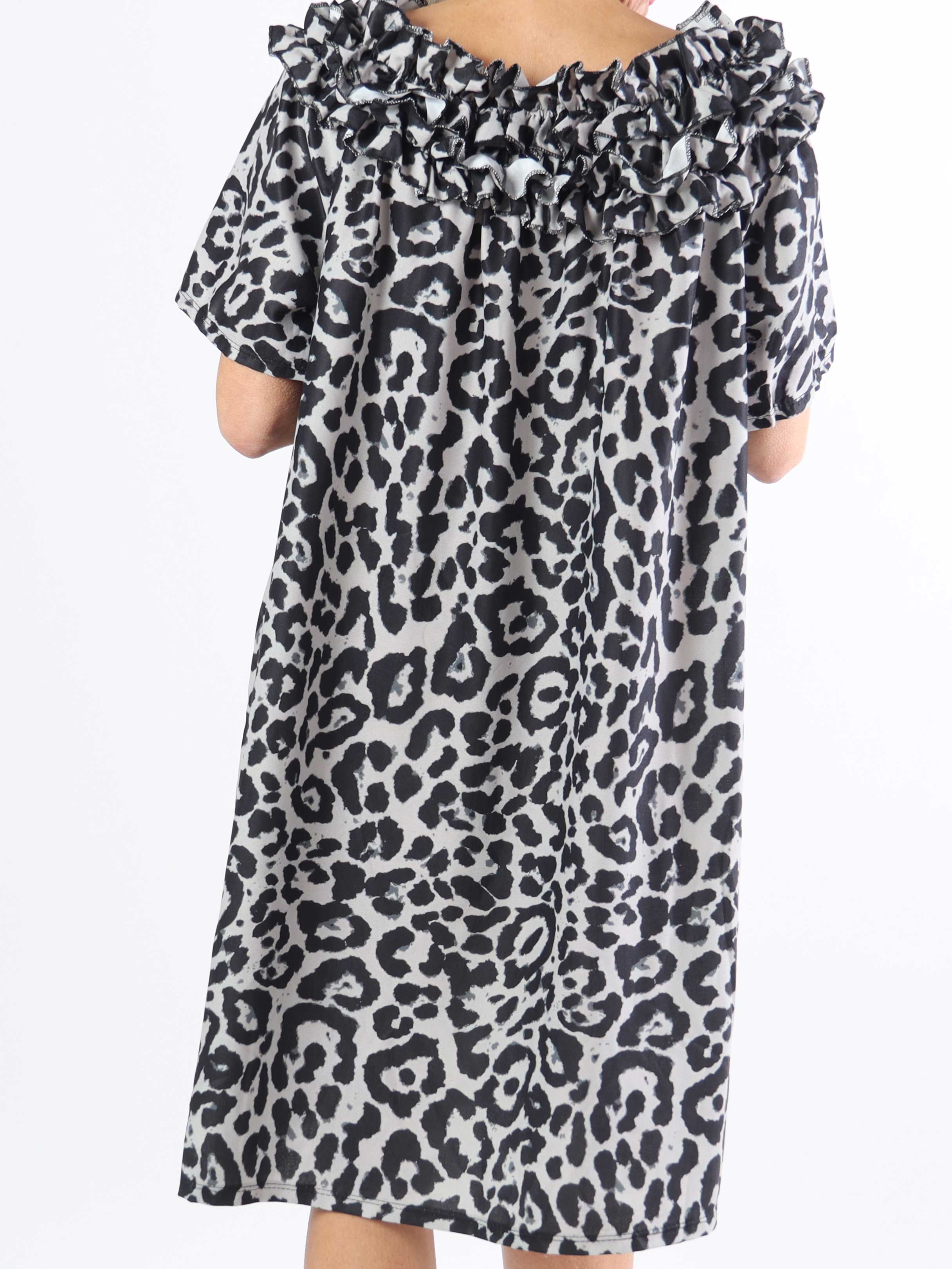 Chili Leo Sleeveless Dress - Plus size kjole i leopardprint med flæser