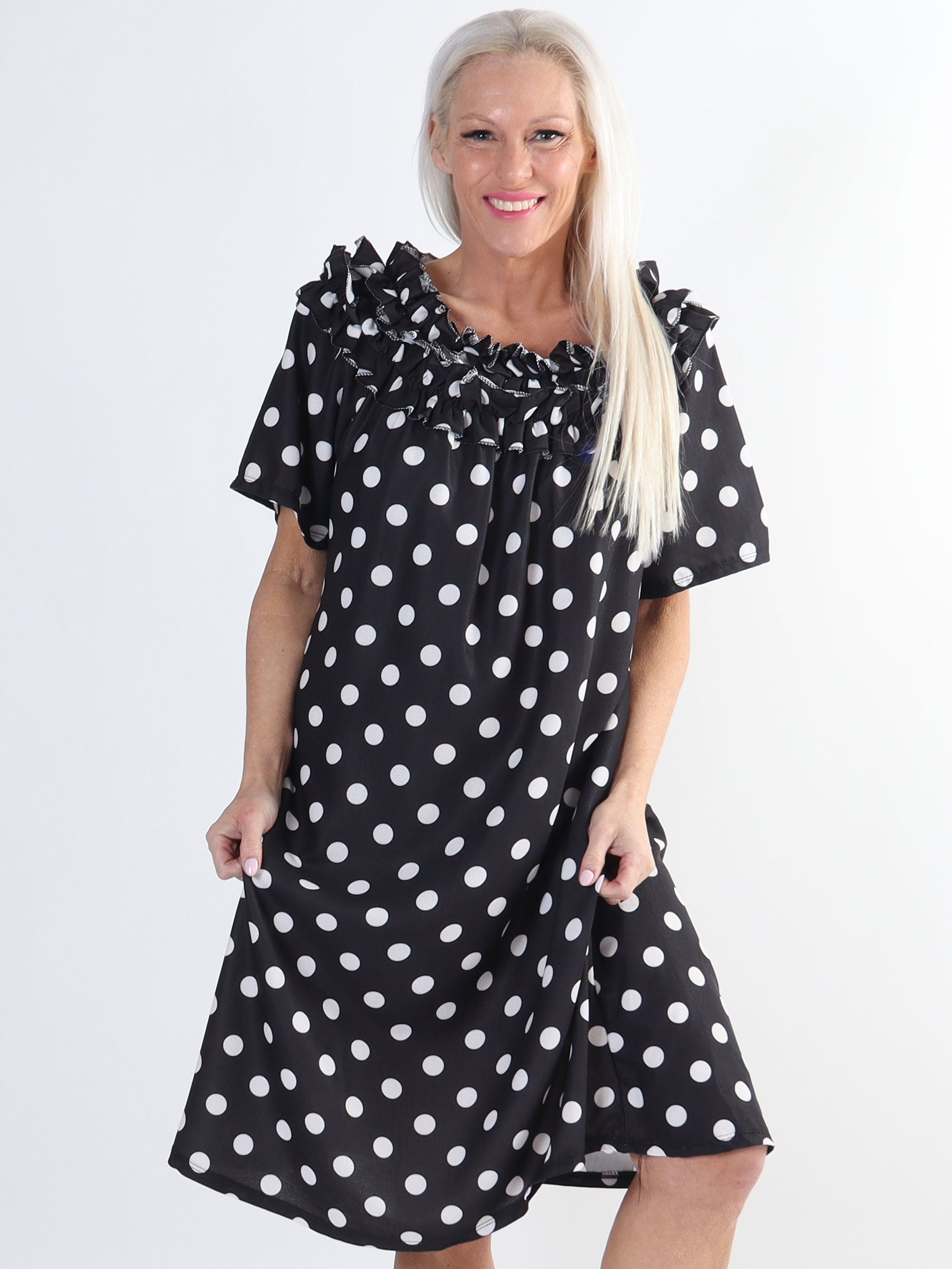 Chili Sleeveless Dress Dot - Plus size kjole med prikker og flæser