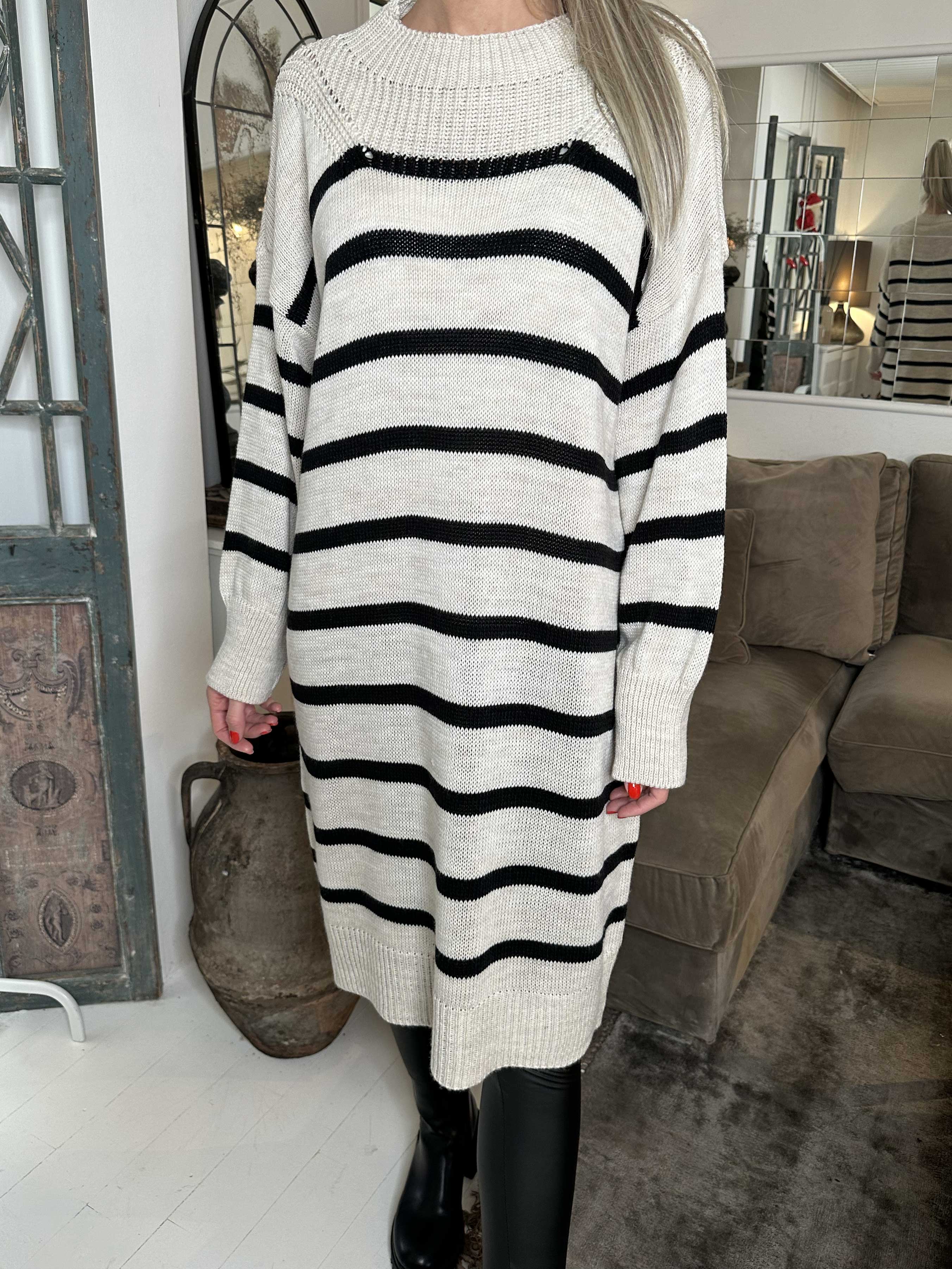 Ciara - Strikkjole med striber i løs pasform