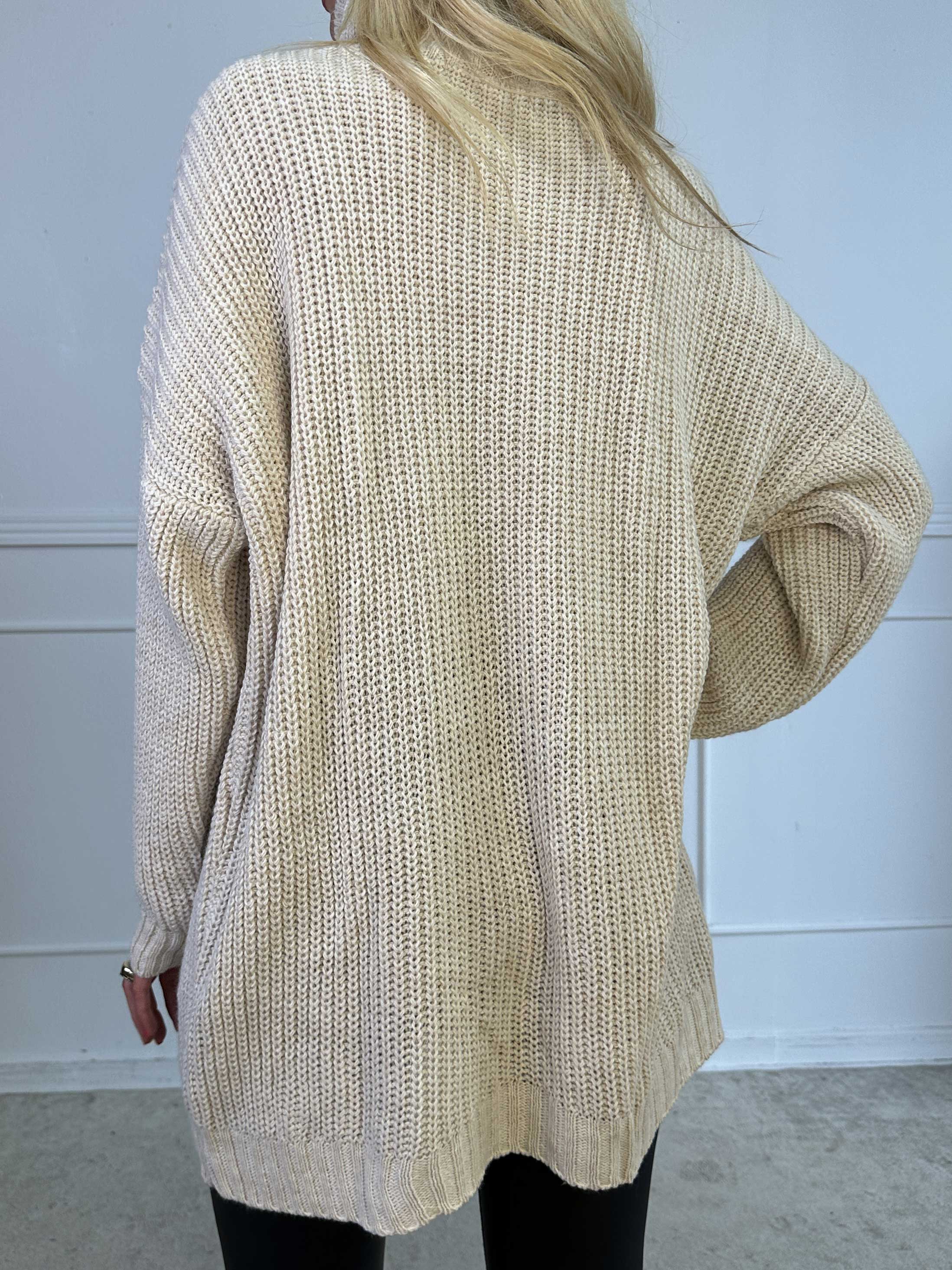 Cindy - Ensfarvet hyggelig striktrøje med rullekrave