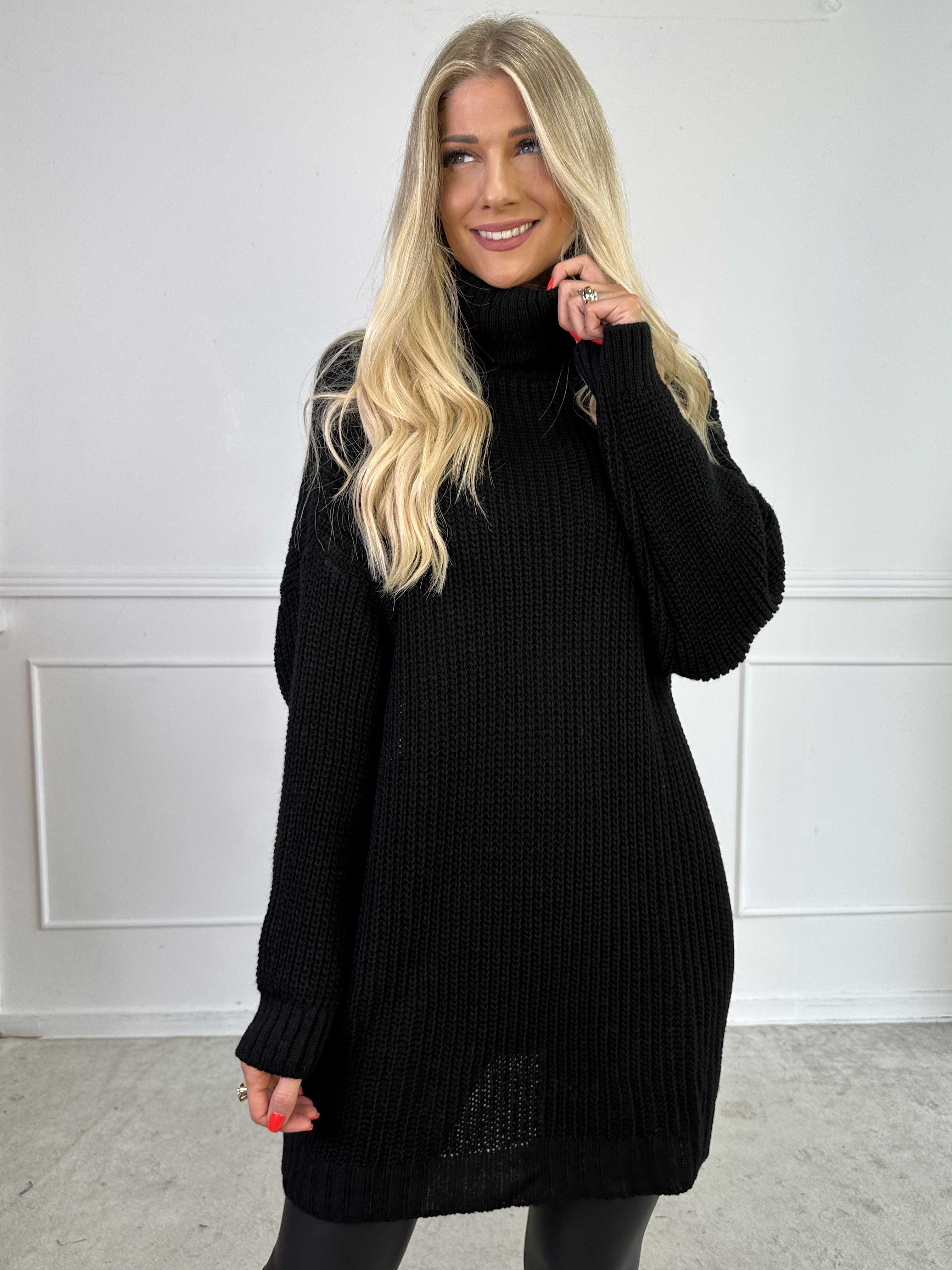 Cindy - Ensfarvet hyggelig striktrøje med rullekrave