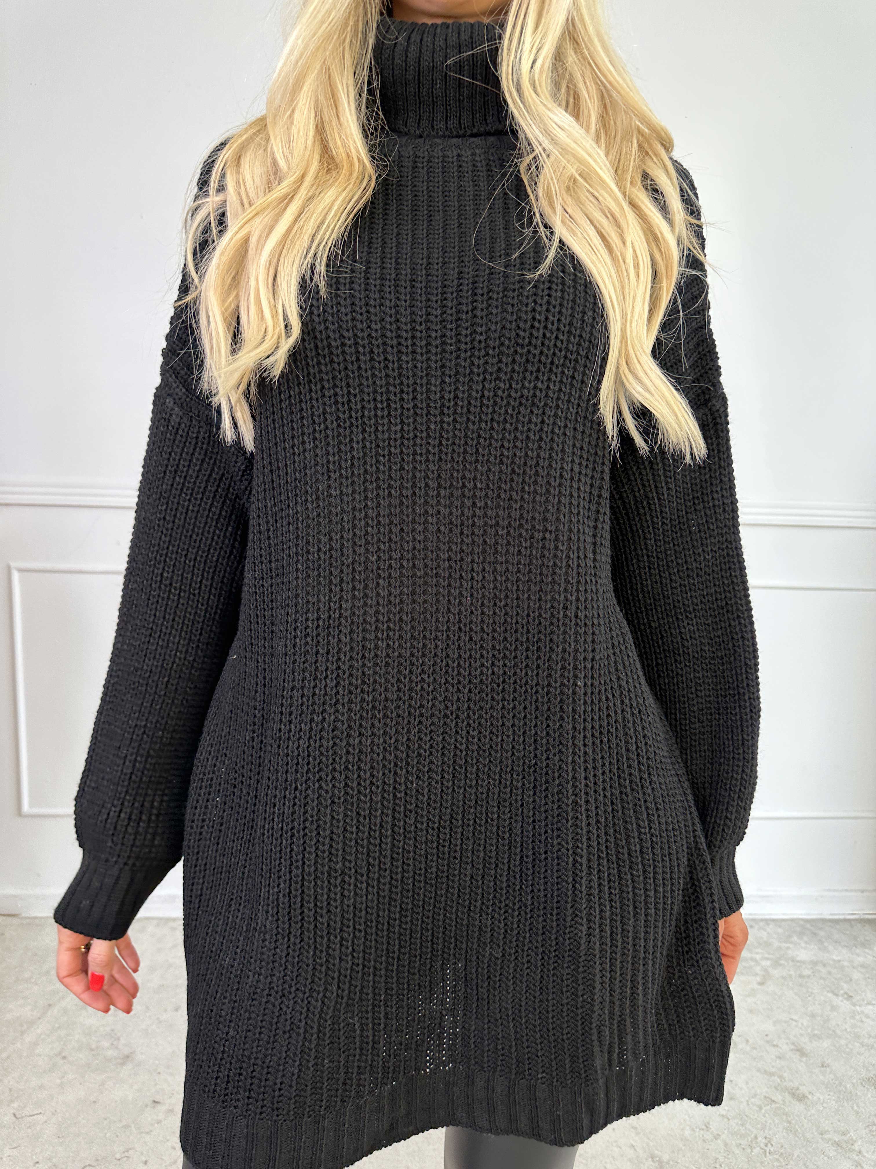 Cindy - Ensfarvet hyggelig striktrøje med rullekrave