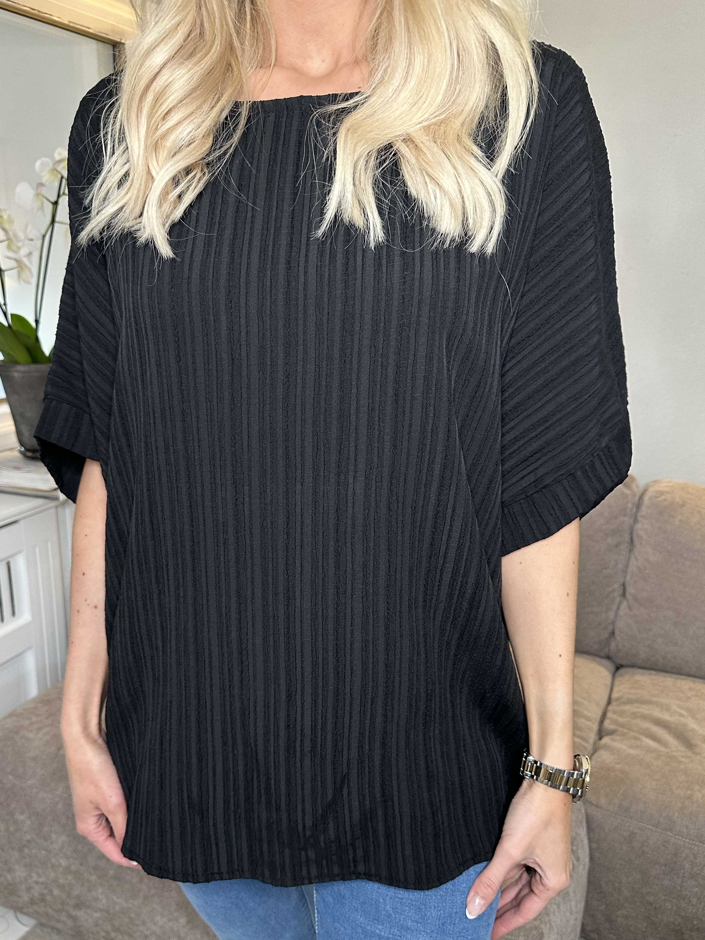 Cindy - Ensfarvet bluse i crepet look