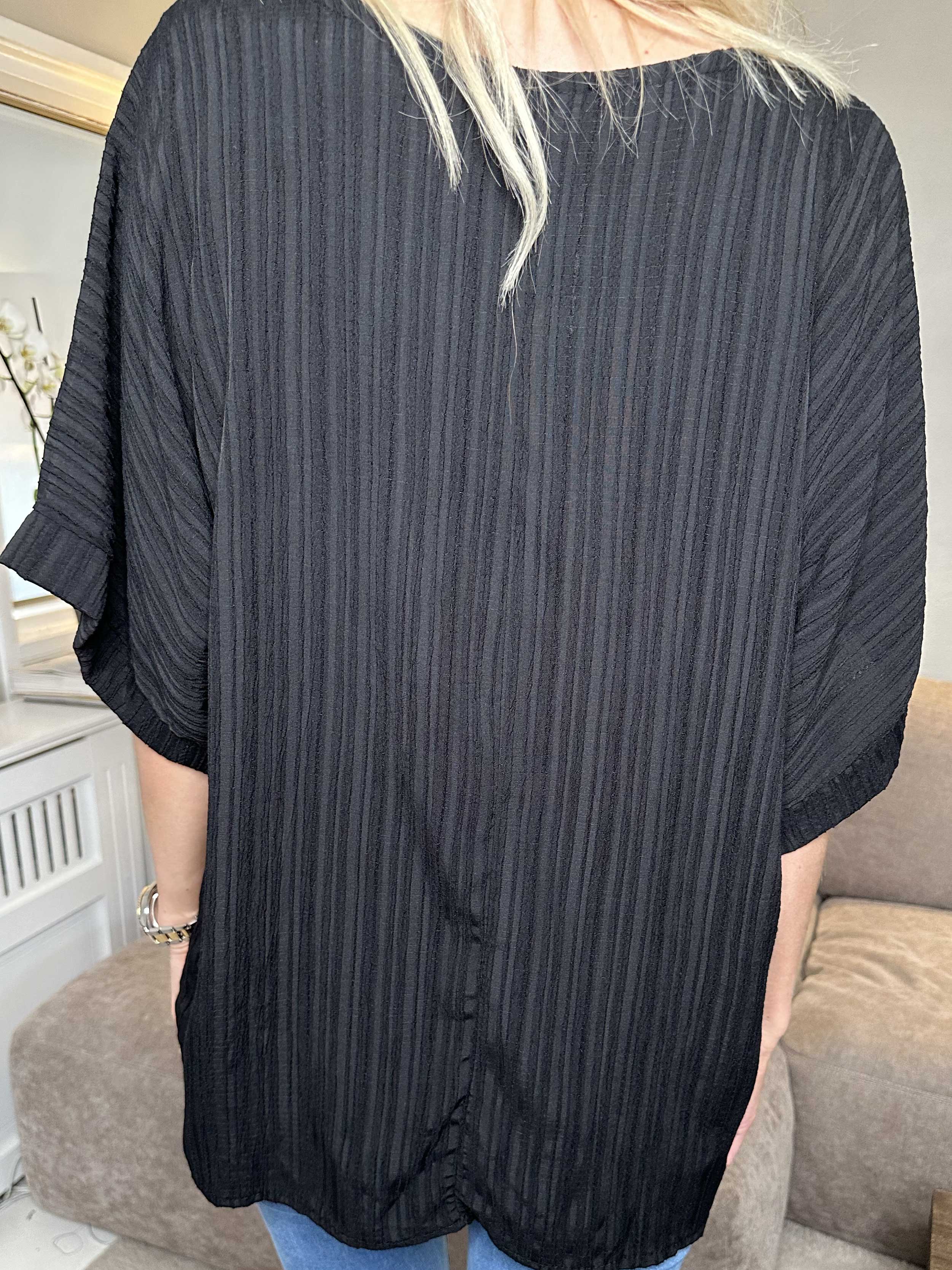 Cindy - Ensfarvet bluse i crepet look