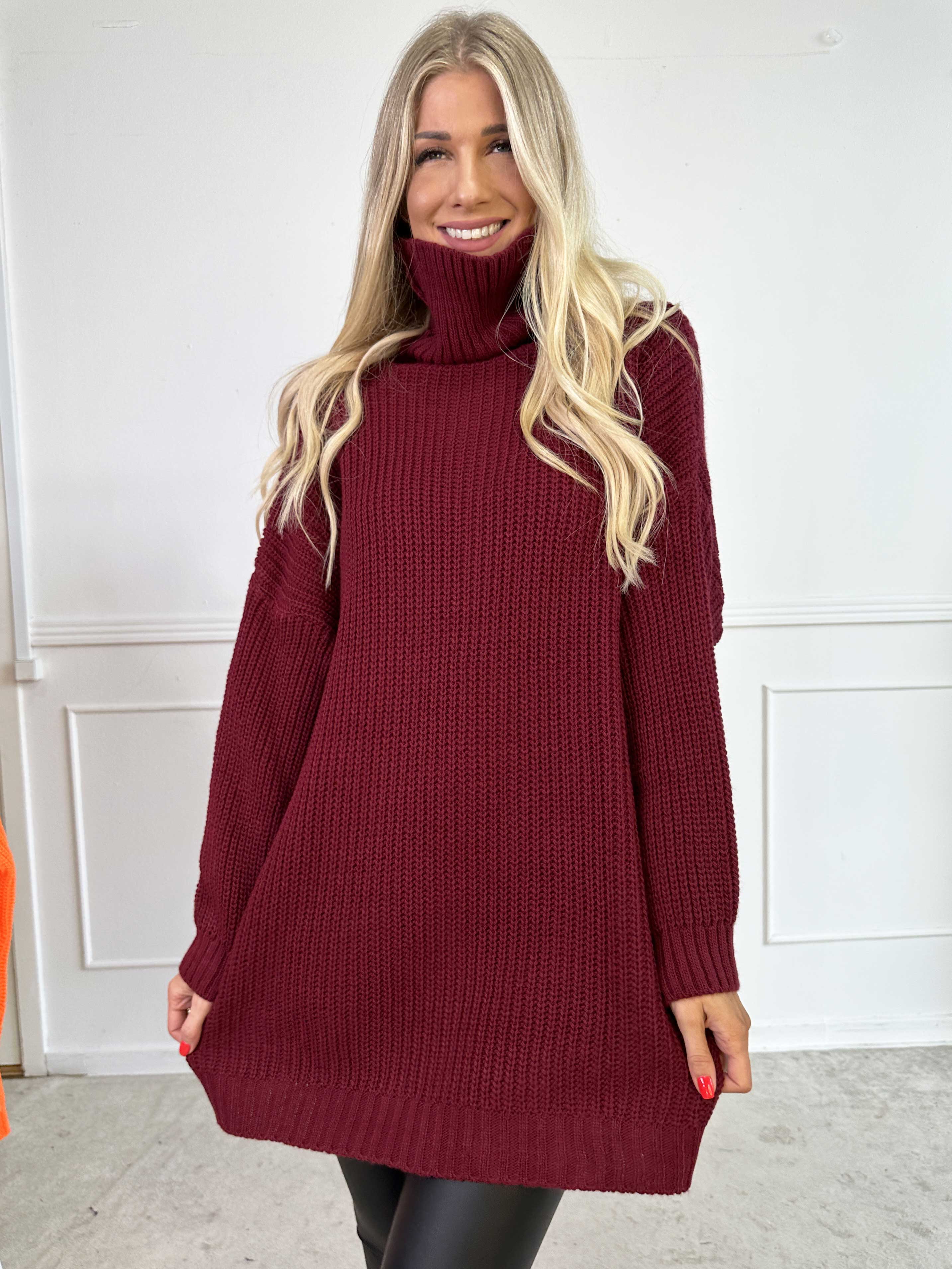 Cindy - Ensfarvet hyggelig striktrøje med rullekrave