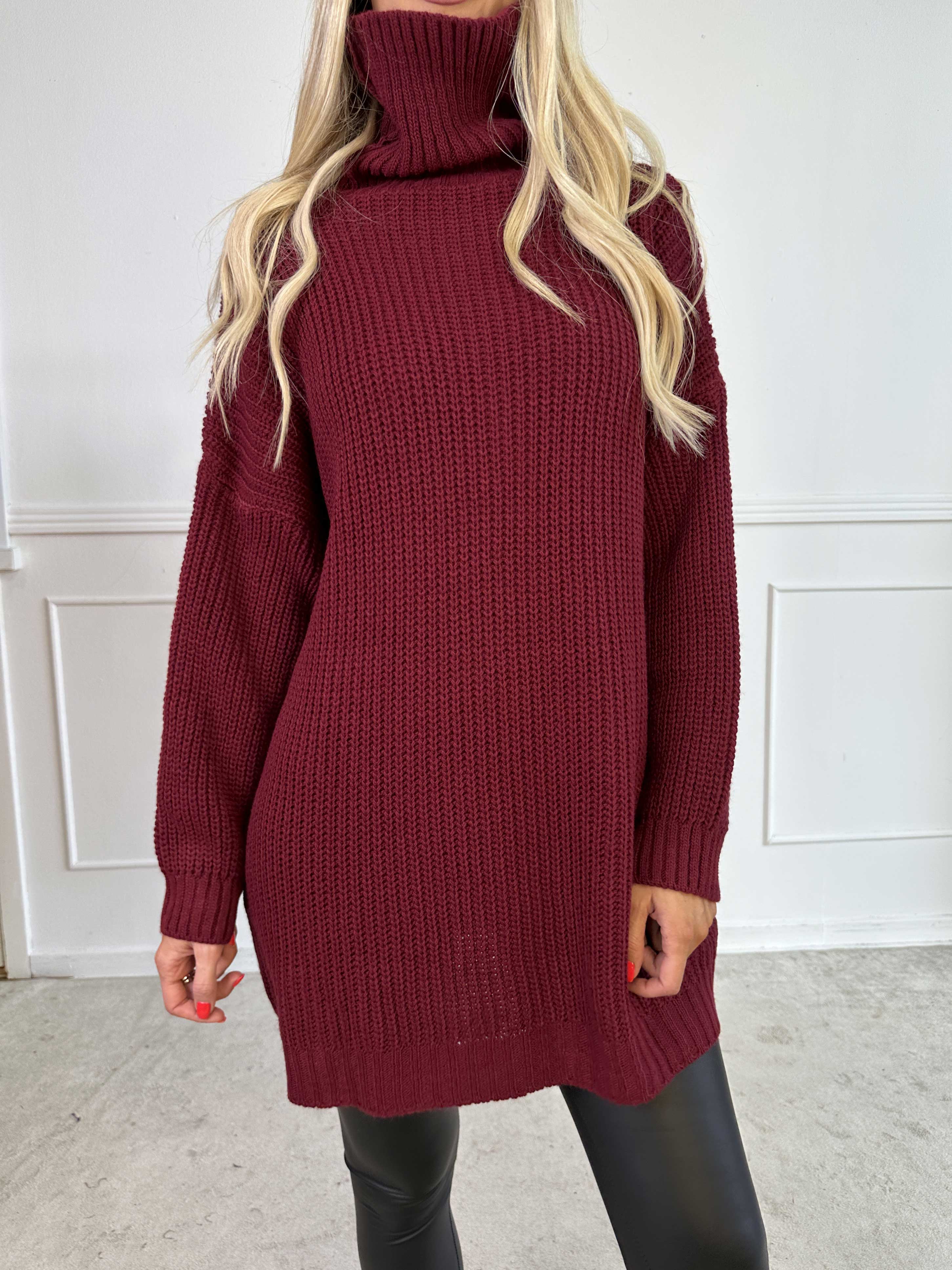 Cindy - Ensfarvet hyggelig striktrøje med rullekrave