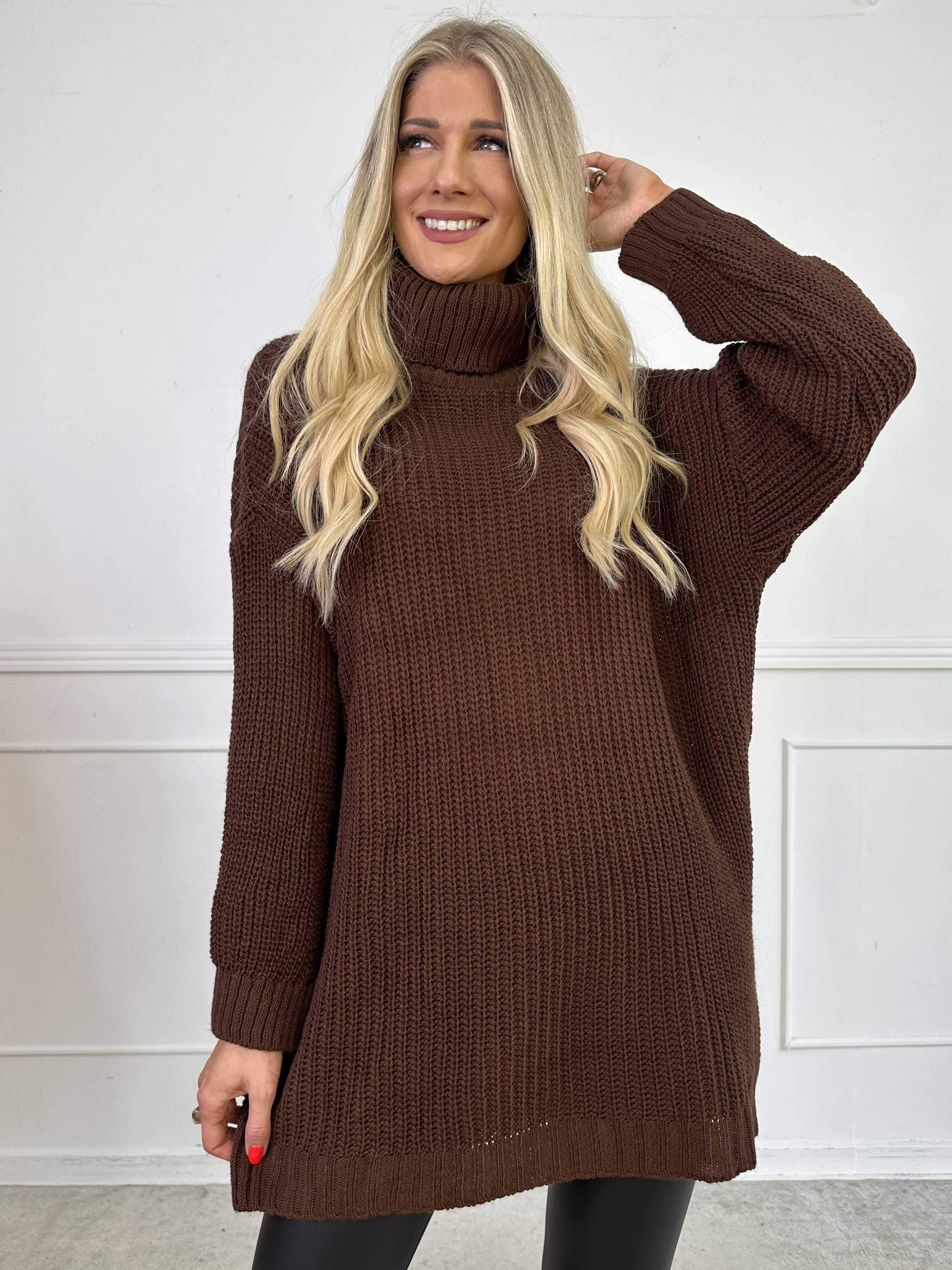 Cindy - Ensfarvet hyggelig striktrøje med rullekrave