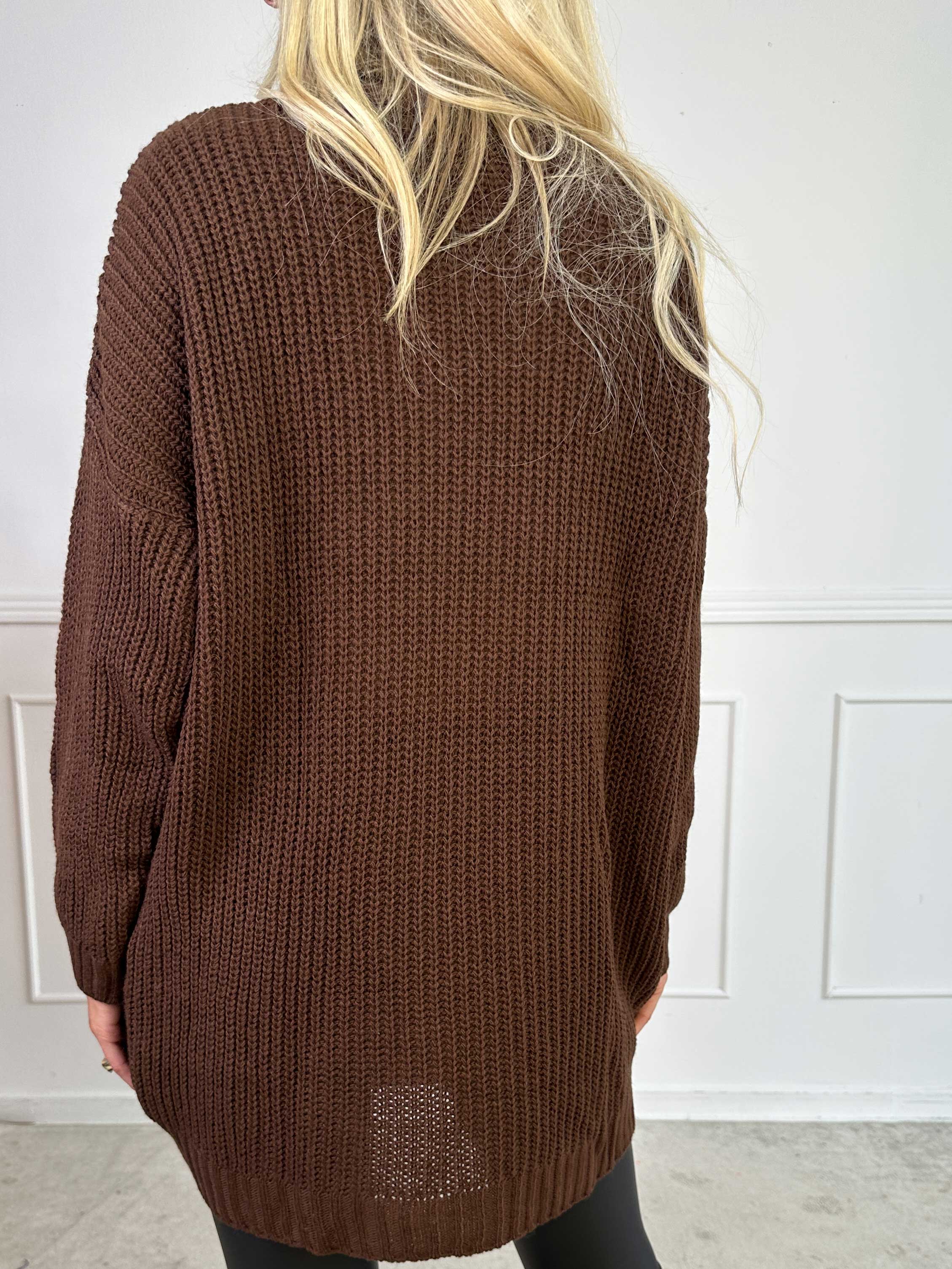 Cindy - Ensfarvet hyggelig striktrøje med rullekrave