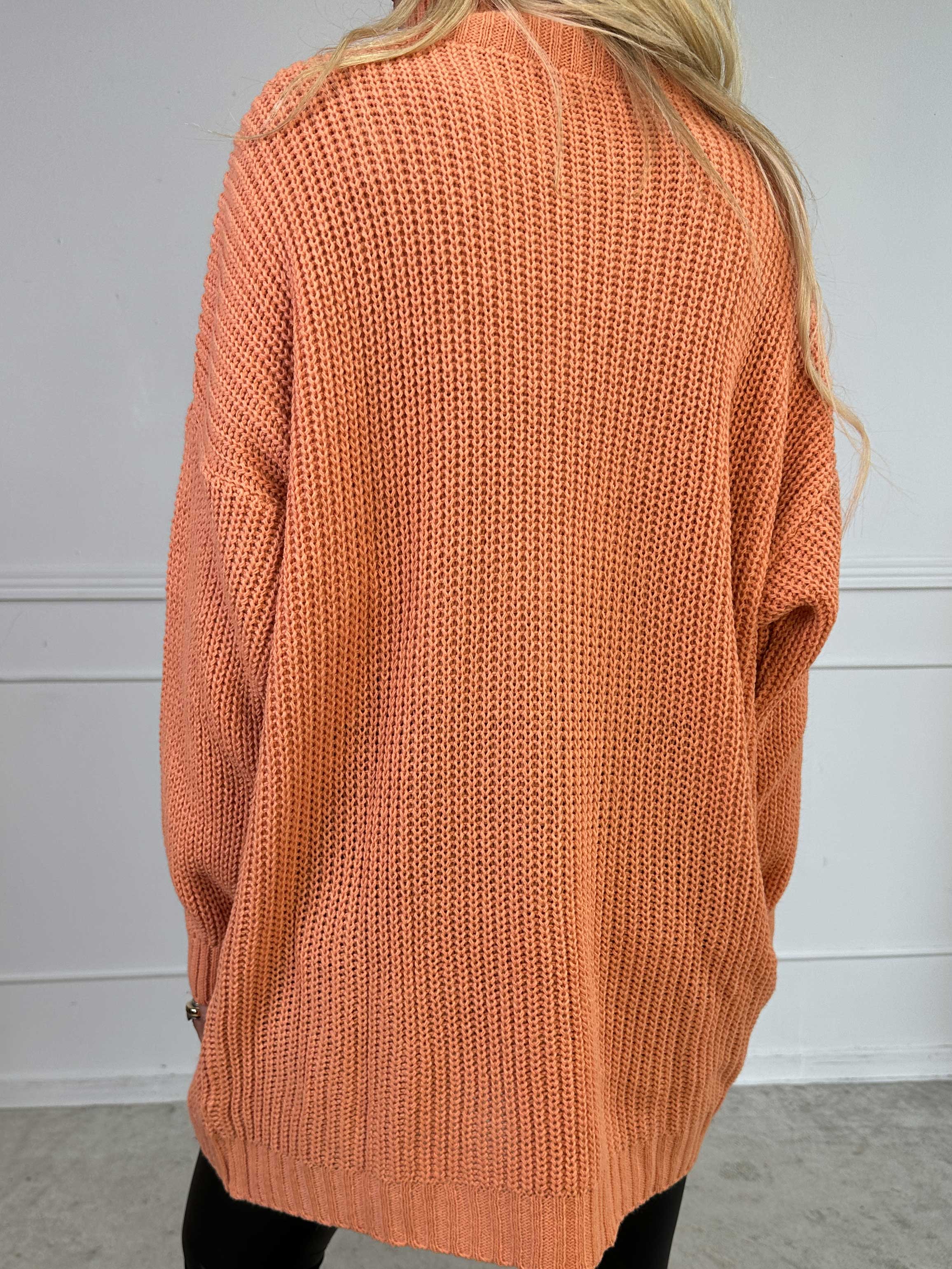 Cindy - Ensfarvet hyggelig striktrøje med rullekrave