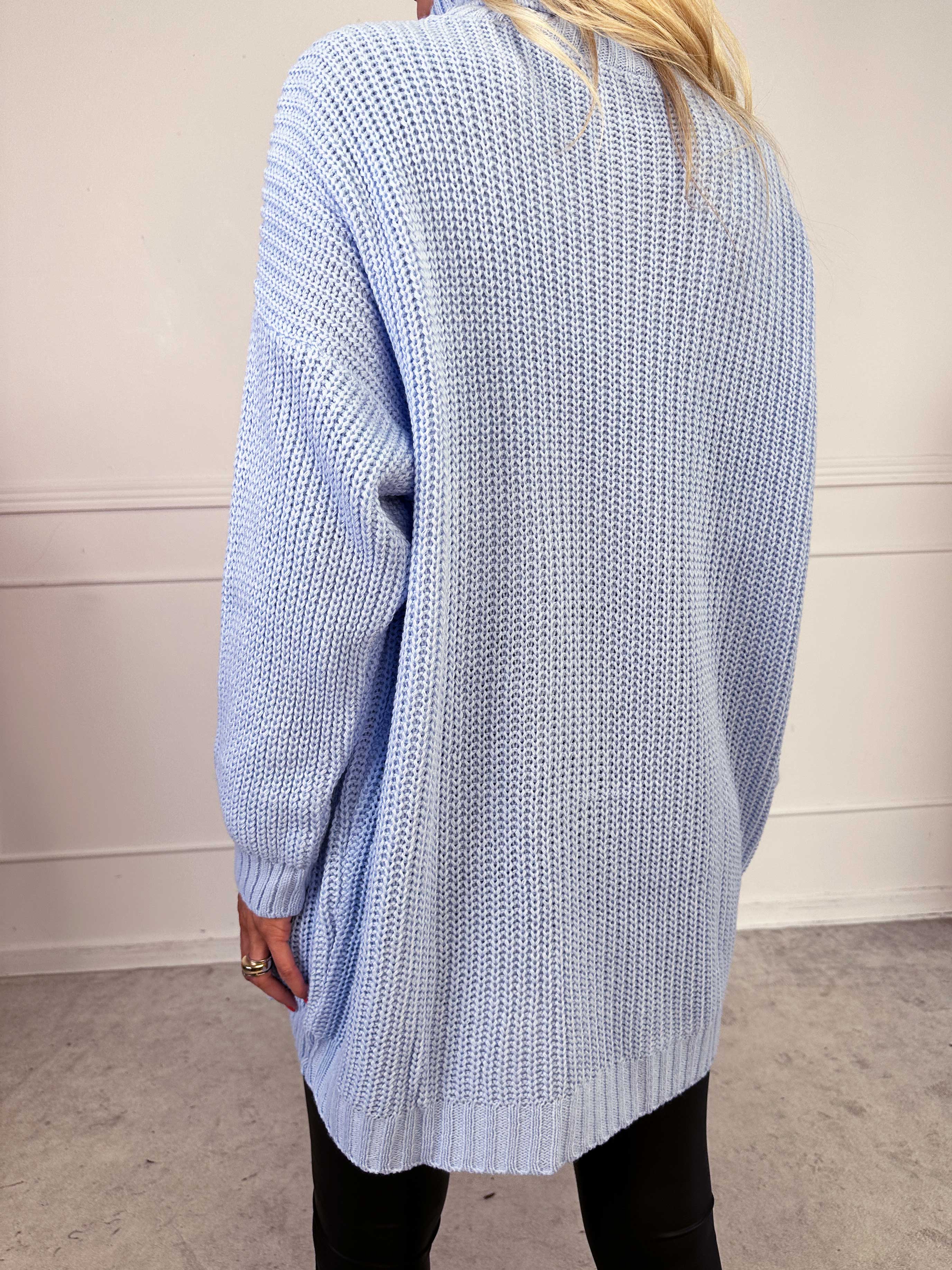 Cindy - Ensfarvet hyggelig striktrøje med rullekrave