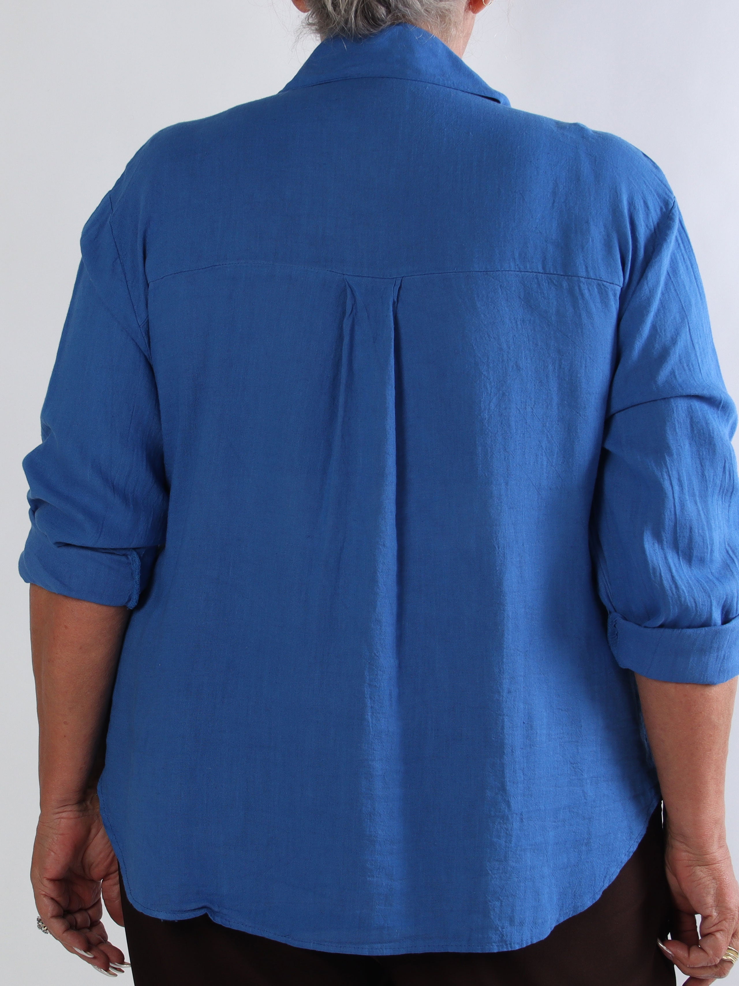 Clara Shirt - Ensfarvet plus size skjorte i viskose og hør