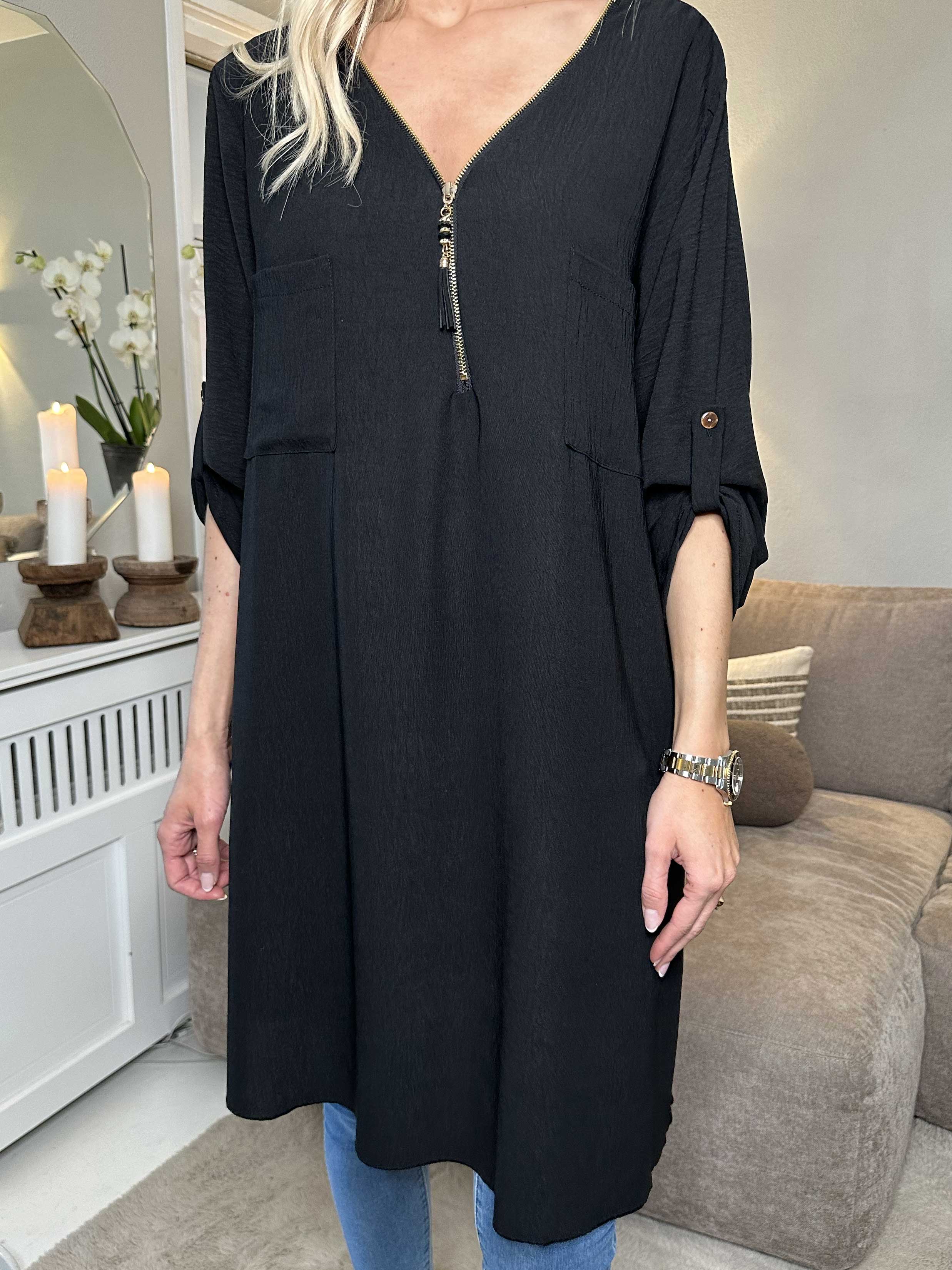 Claudia Dress - Tunikakjole med lynlås og lommer