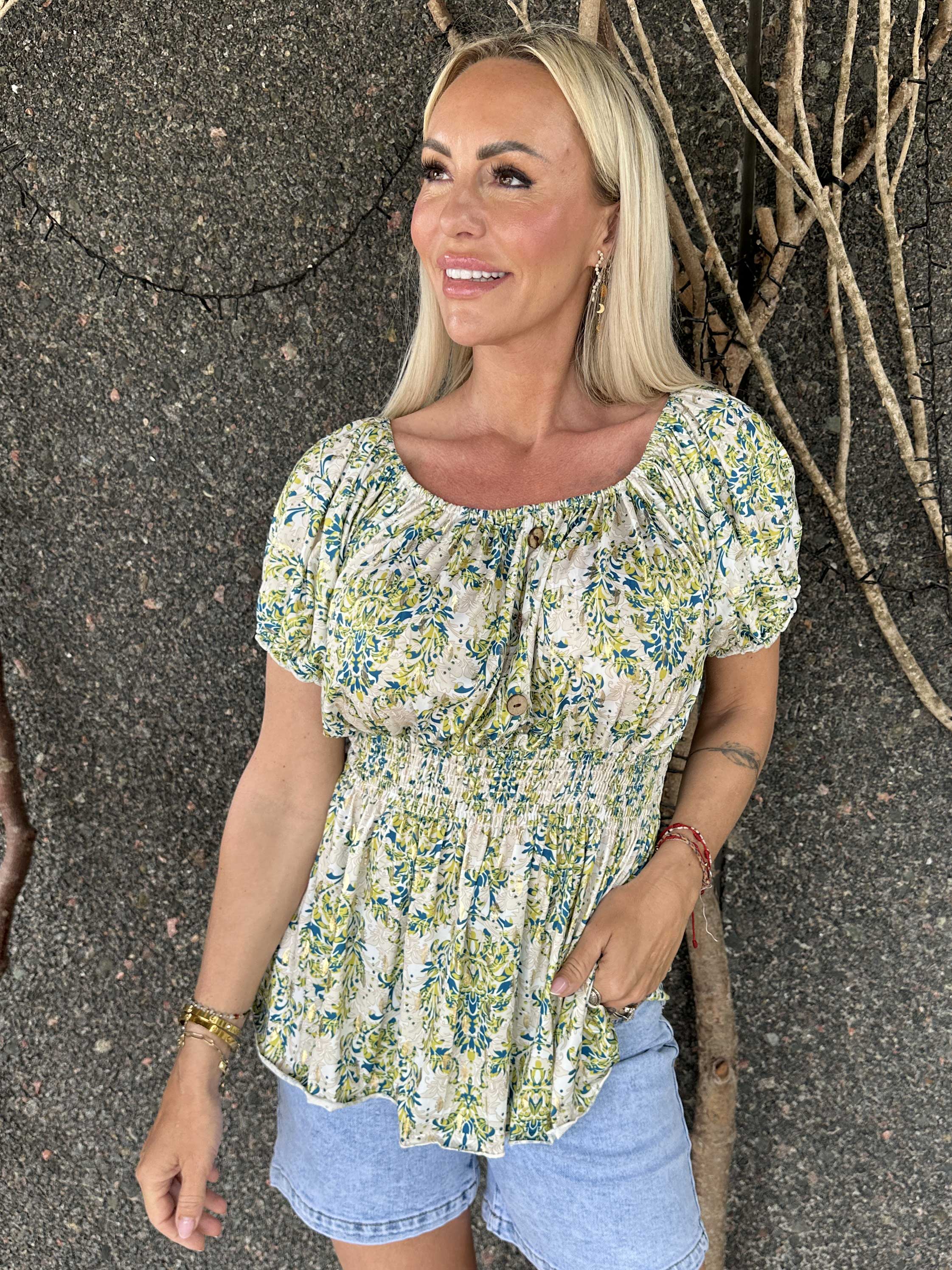 Cora Royal Shirt - Sød elastisk bluse med smock under brystet