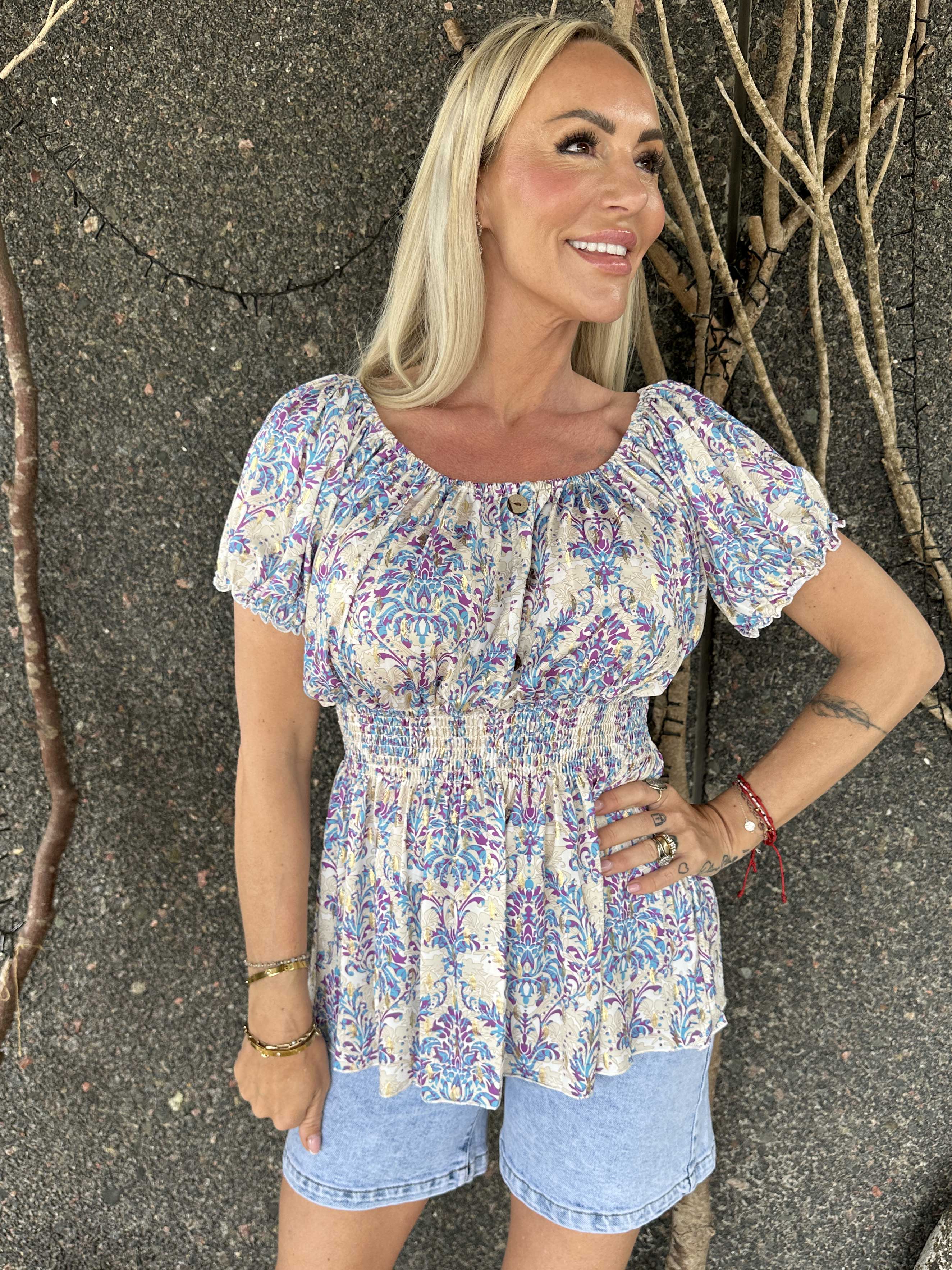 Cora Royal Shirt - Sød elastisk bluse med smock under brystet