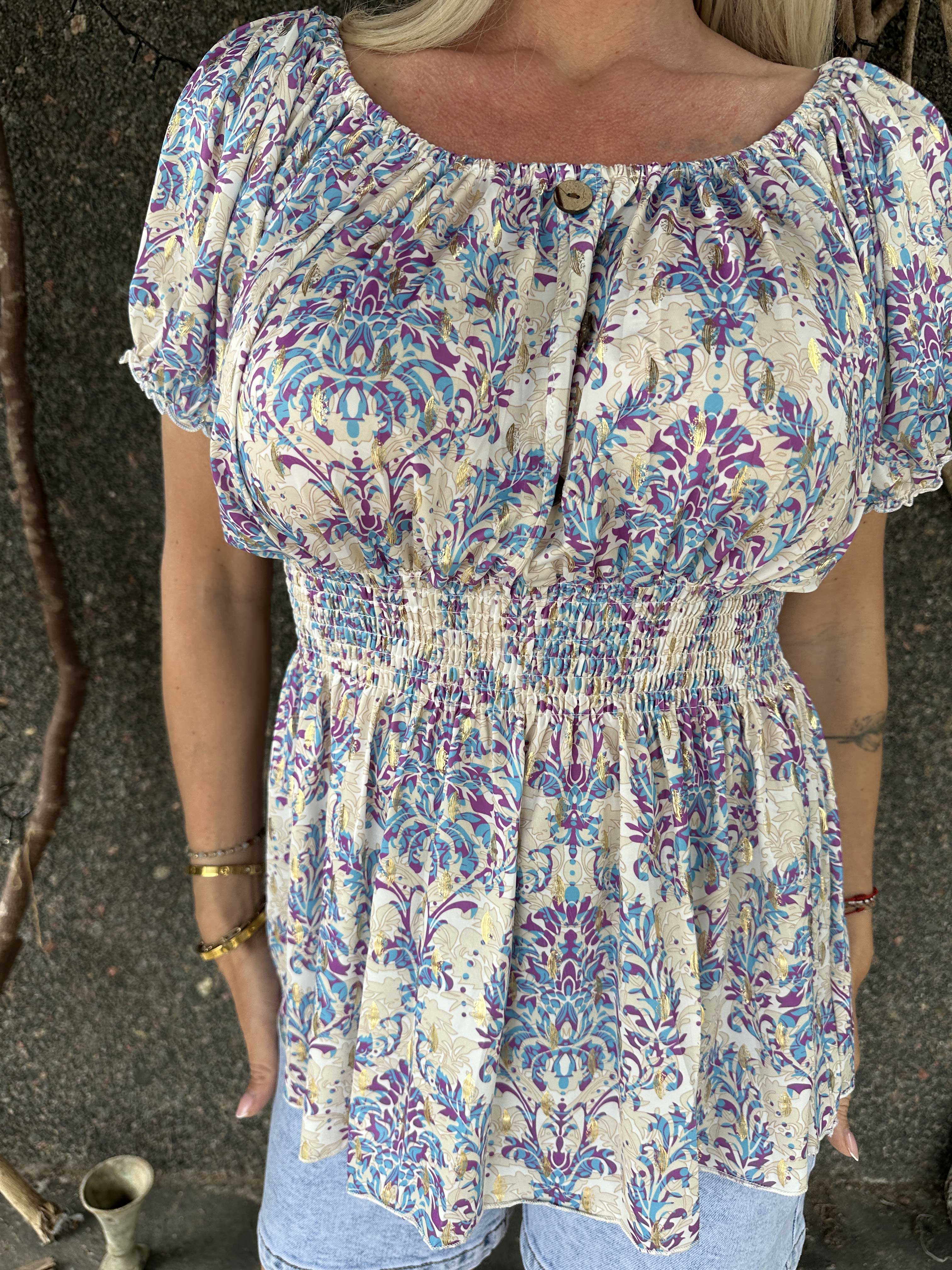 Cora Royal Shirt - Sød elastisk bluse med smock under brystet