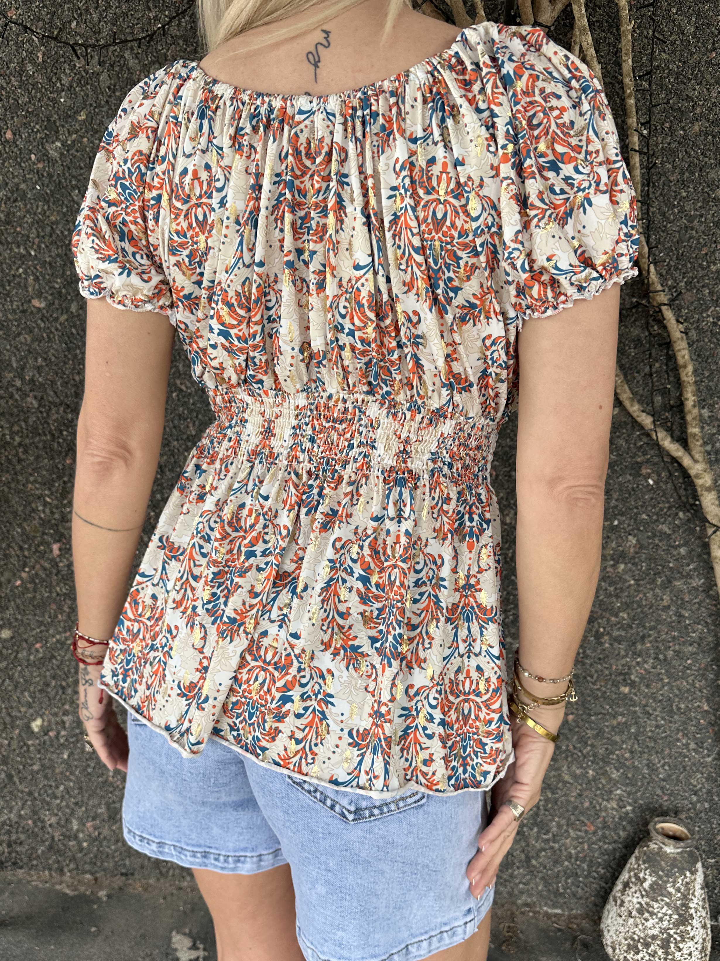 Cora Royal Shirt - Sød elastisk bluse med smock under brystet