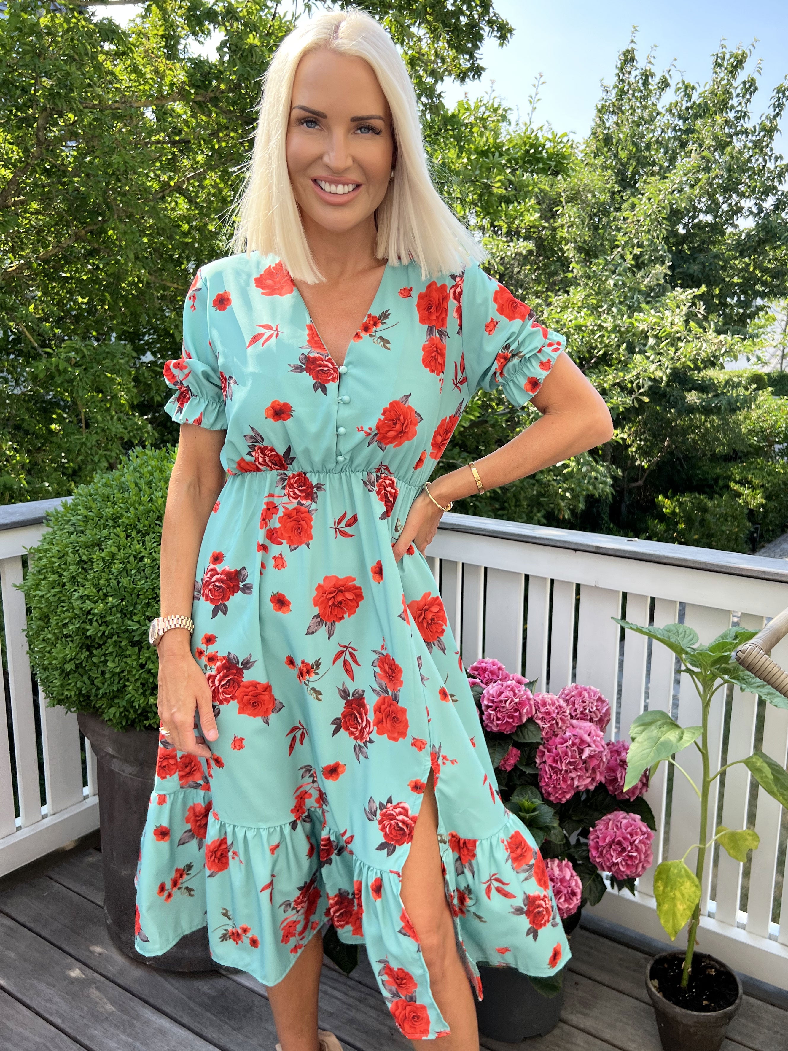 Chrishell - Kort sommerkjole med knapper ved brystet