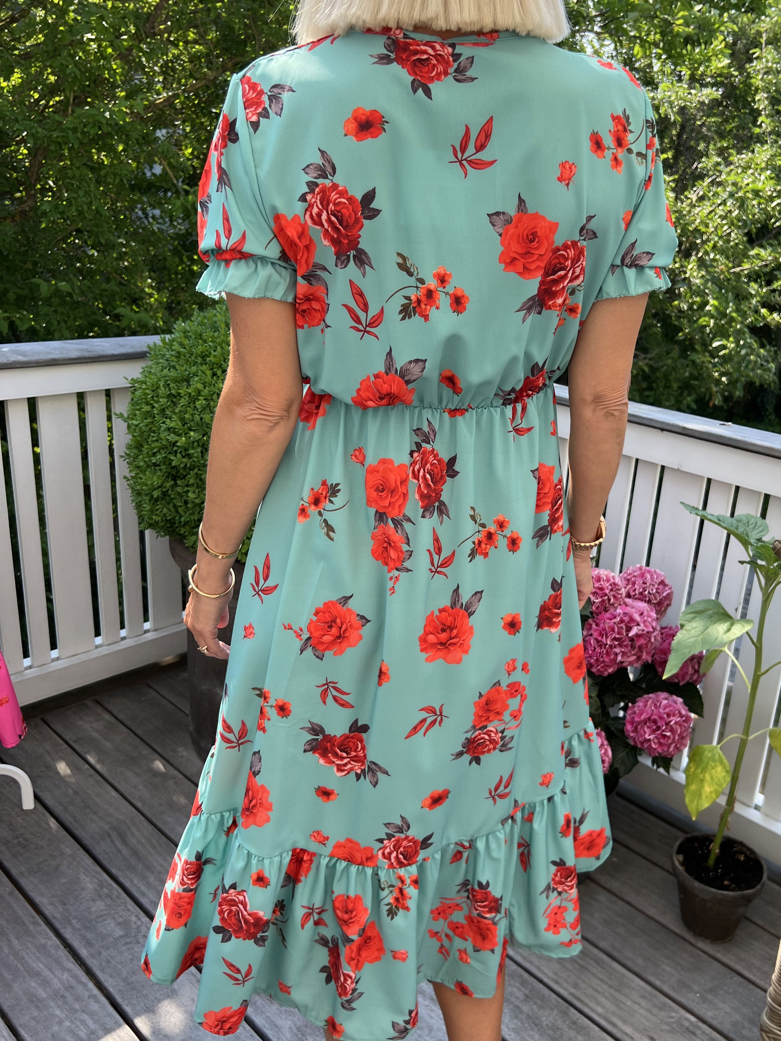 Chrishell - Kort sommerkjole med knapper ved brystet