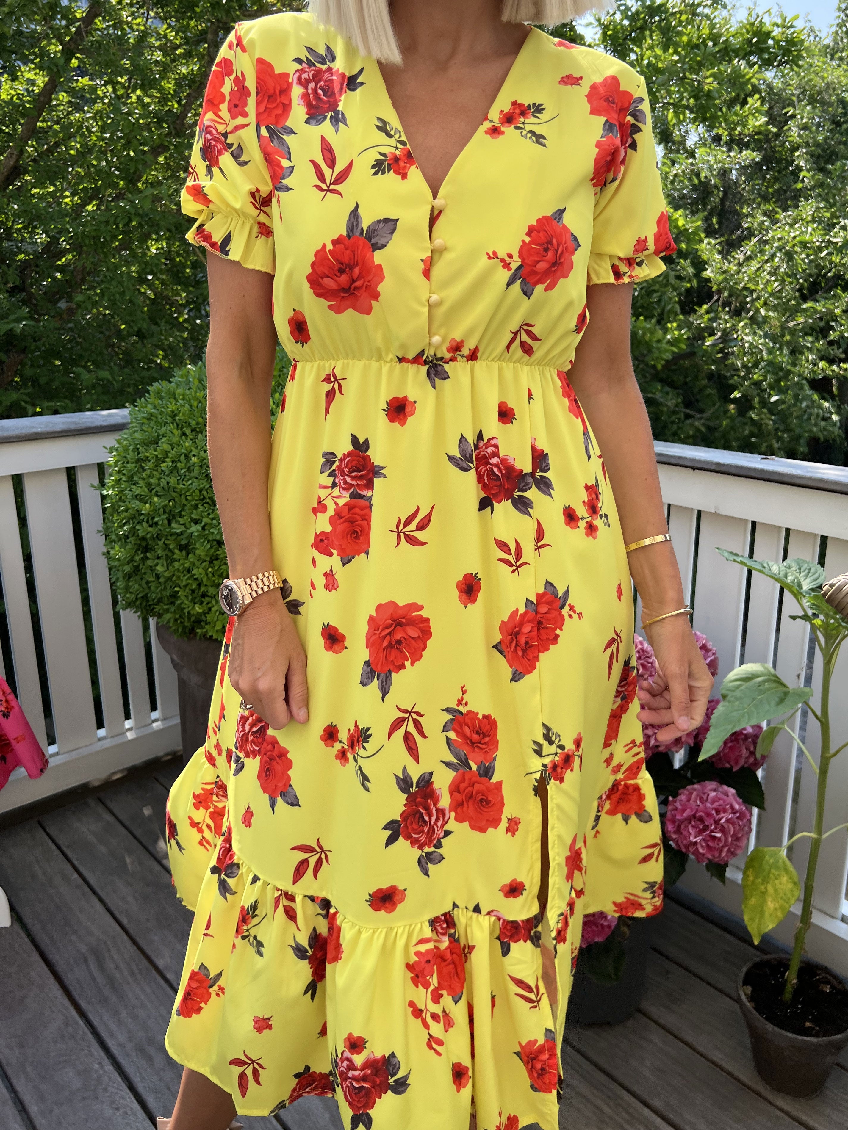 Chrishell - Kort sommerkjole med knapper ved brystet