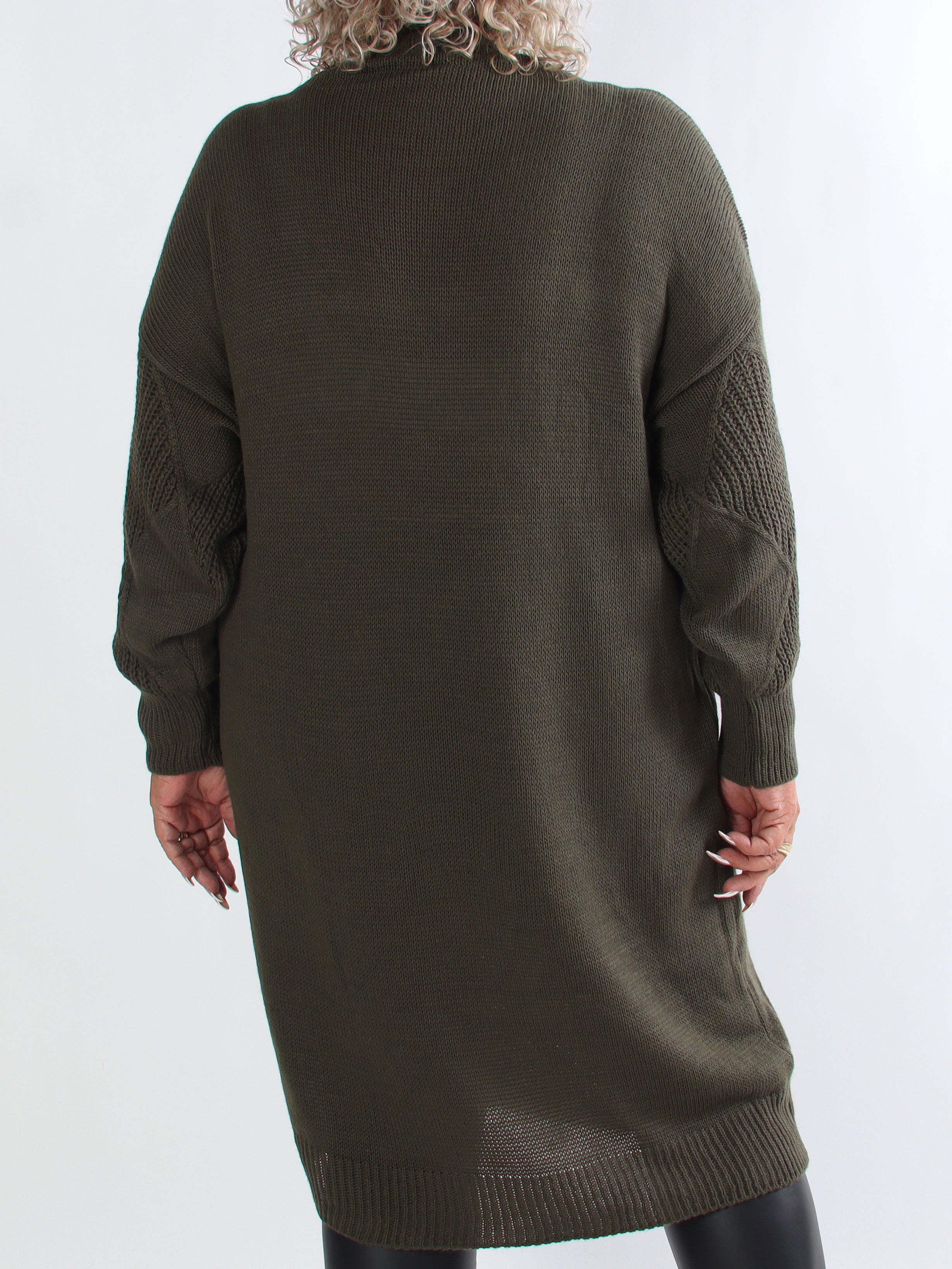 Dagmar - Plus size strikkjole med rullekrave