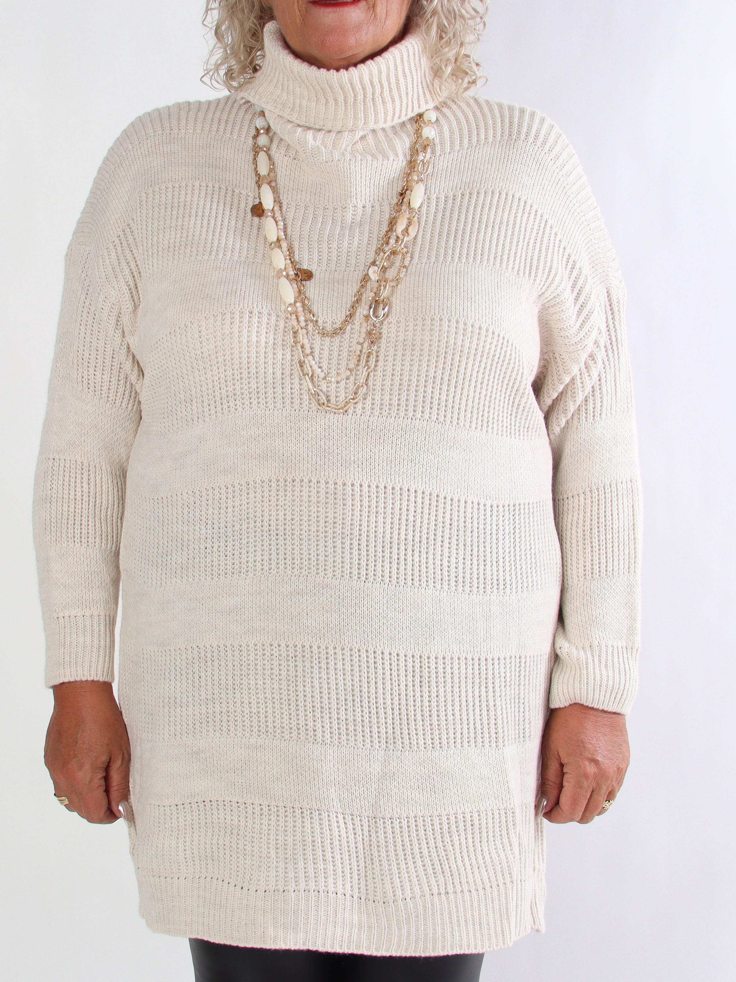 Dagmar - Plus size strikkjole med rullekrave