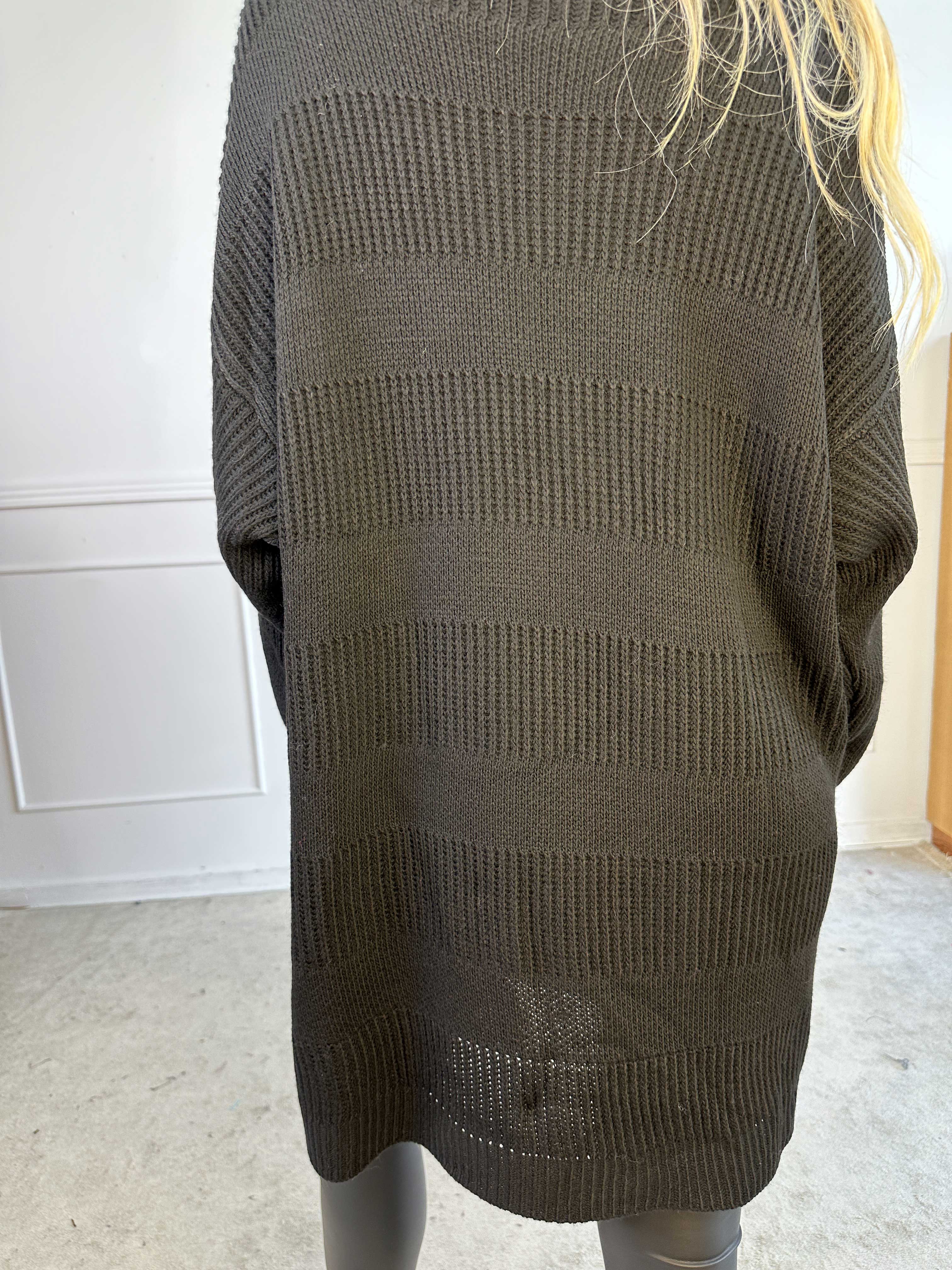 Cindy - Ensfarvet hyggelig striktrøje med rullekrave