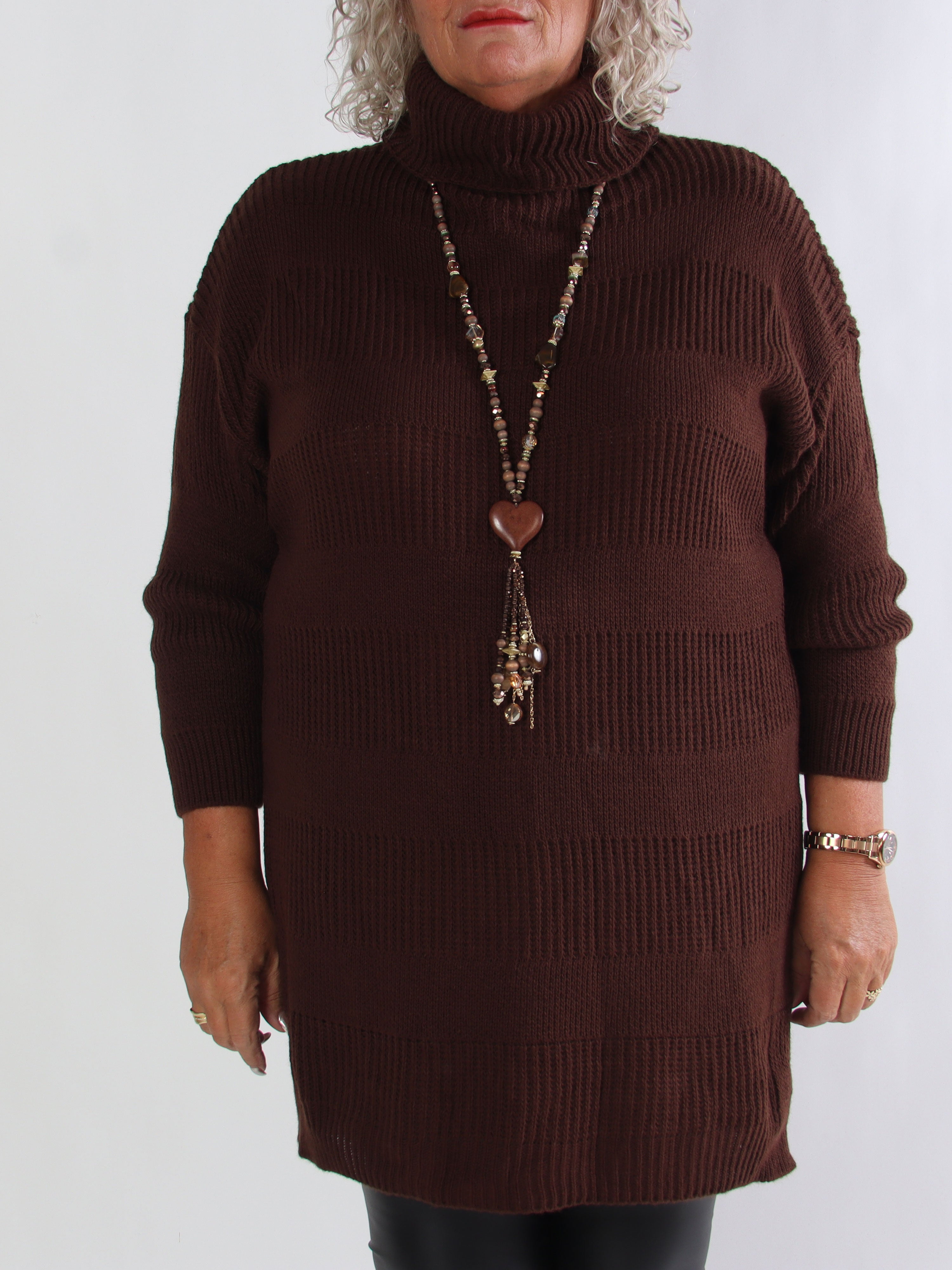 Dagmar - Plus size strikkjole med rullekrave