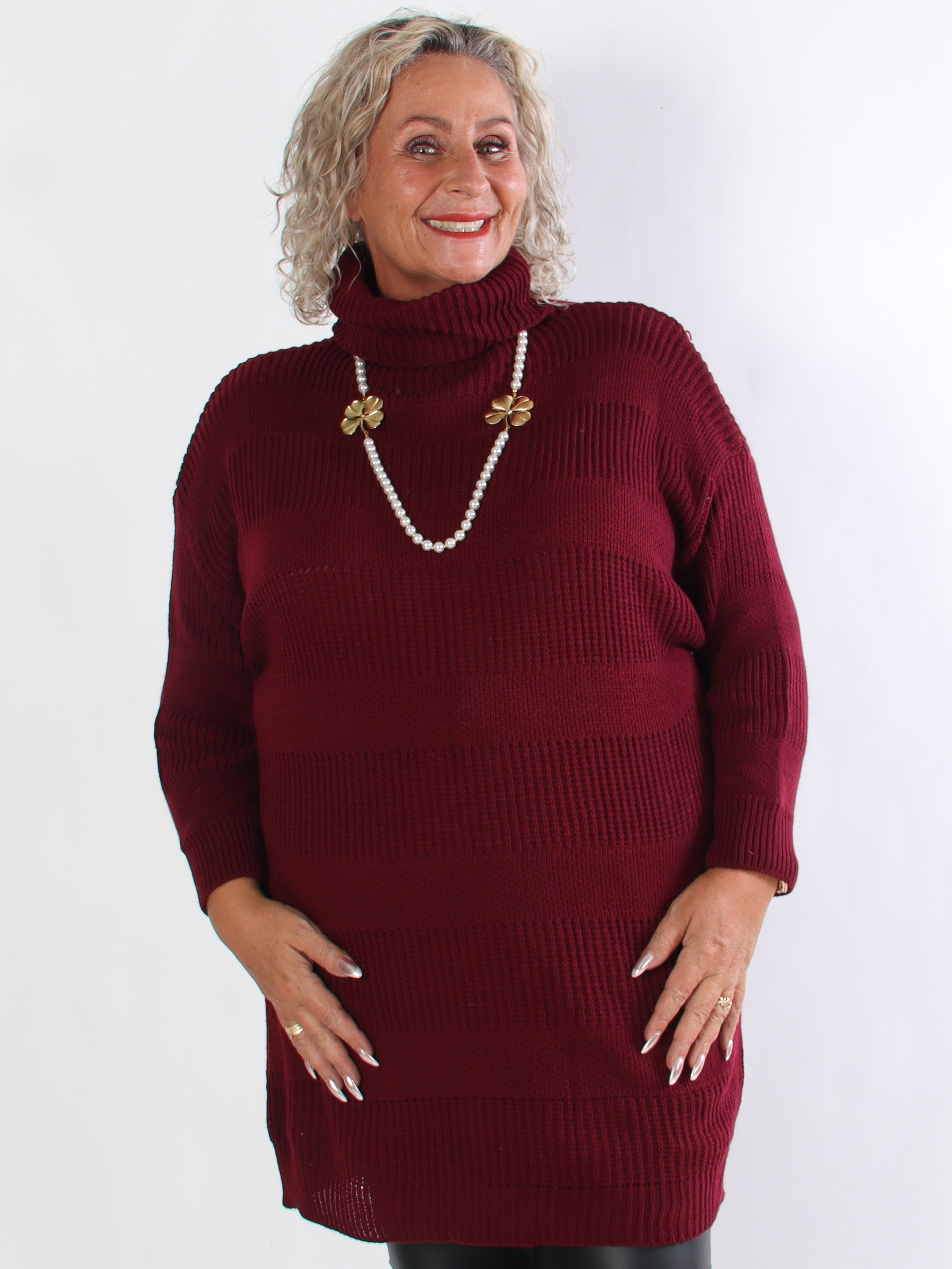 Dagmar - Plus size strikkjole med rullekrave