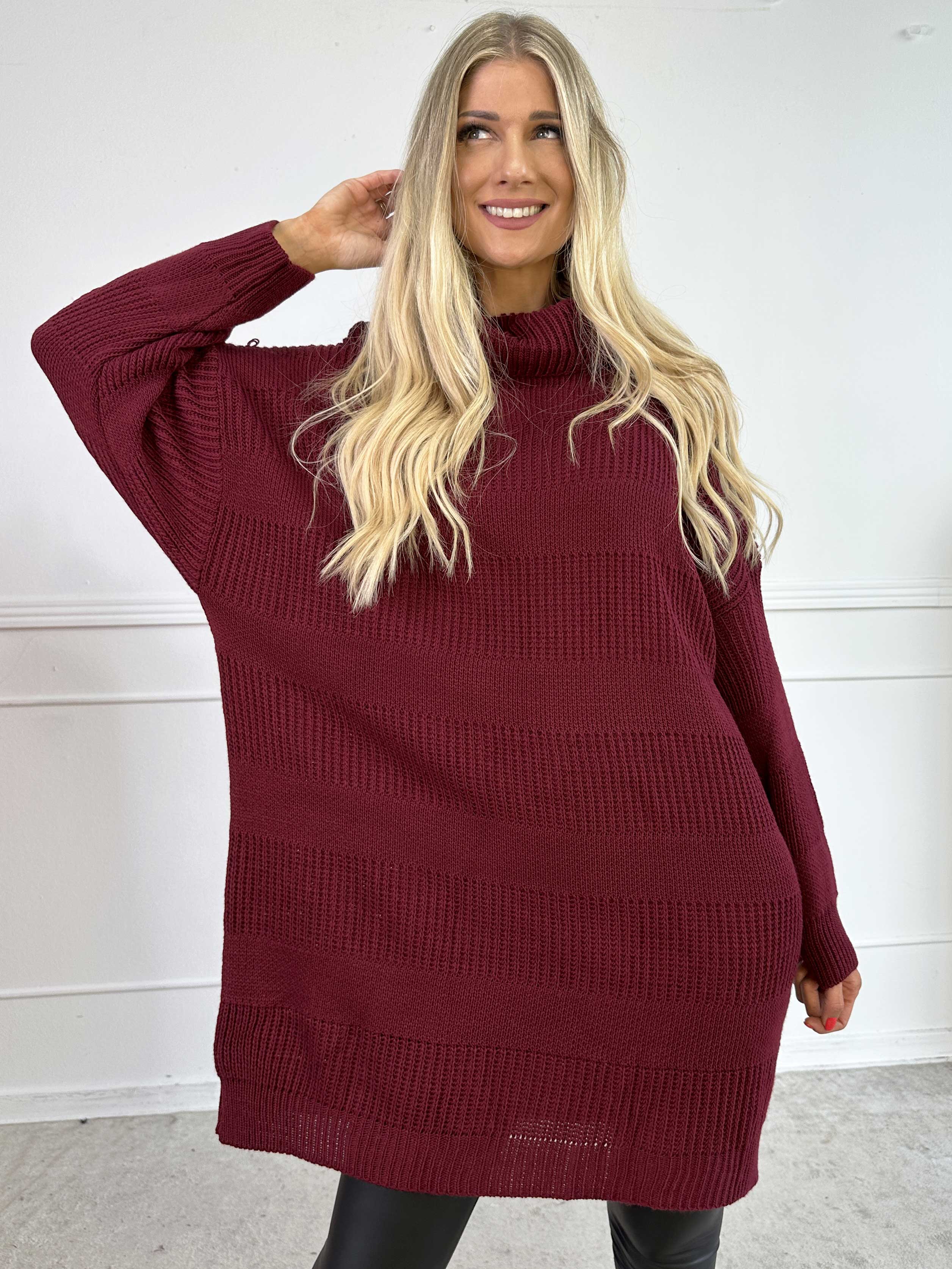 Dagmar - Strikkjole med rullekrave