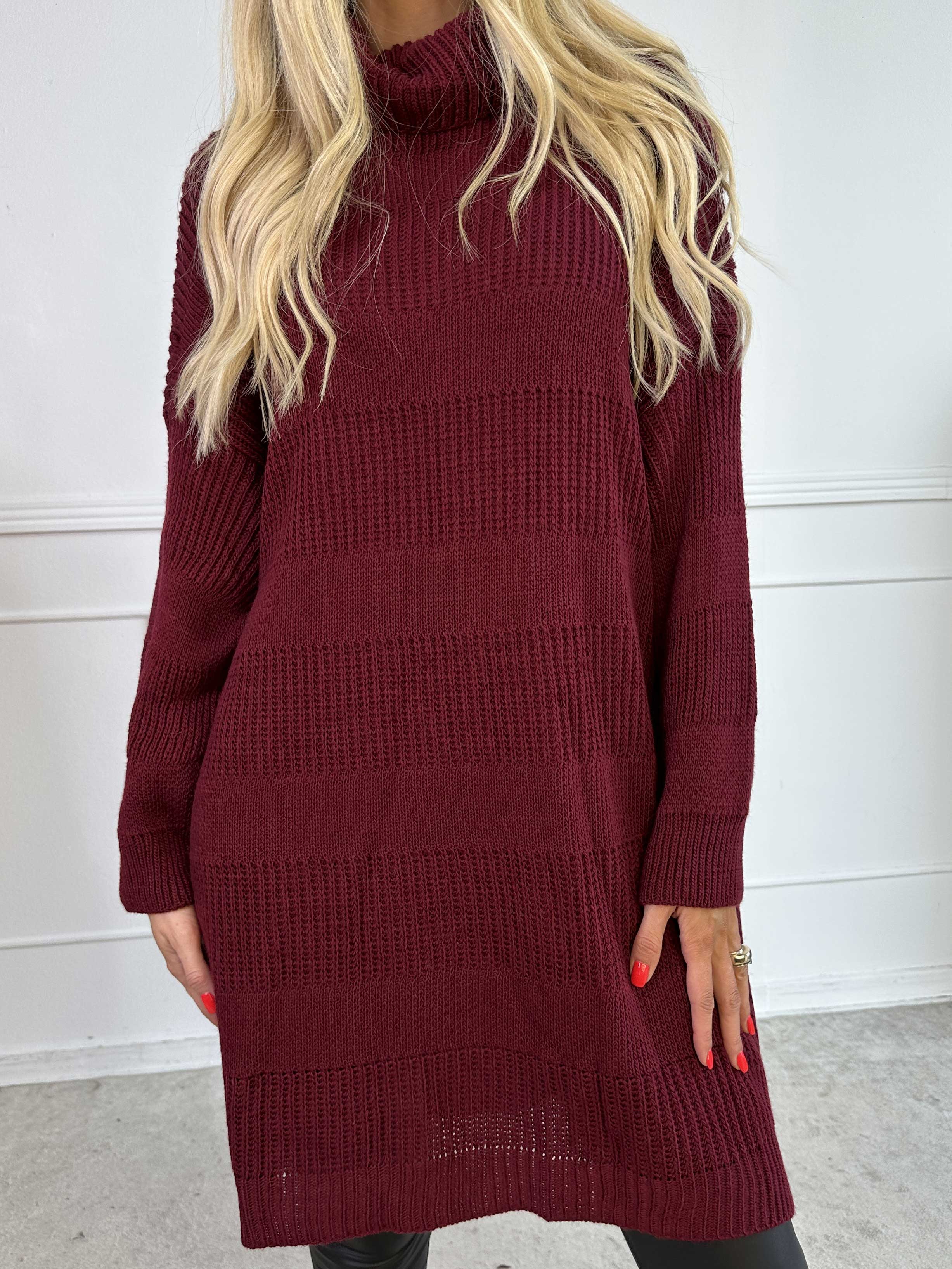 Dagmar - Strikkjole med rullekrave