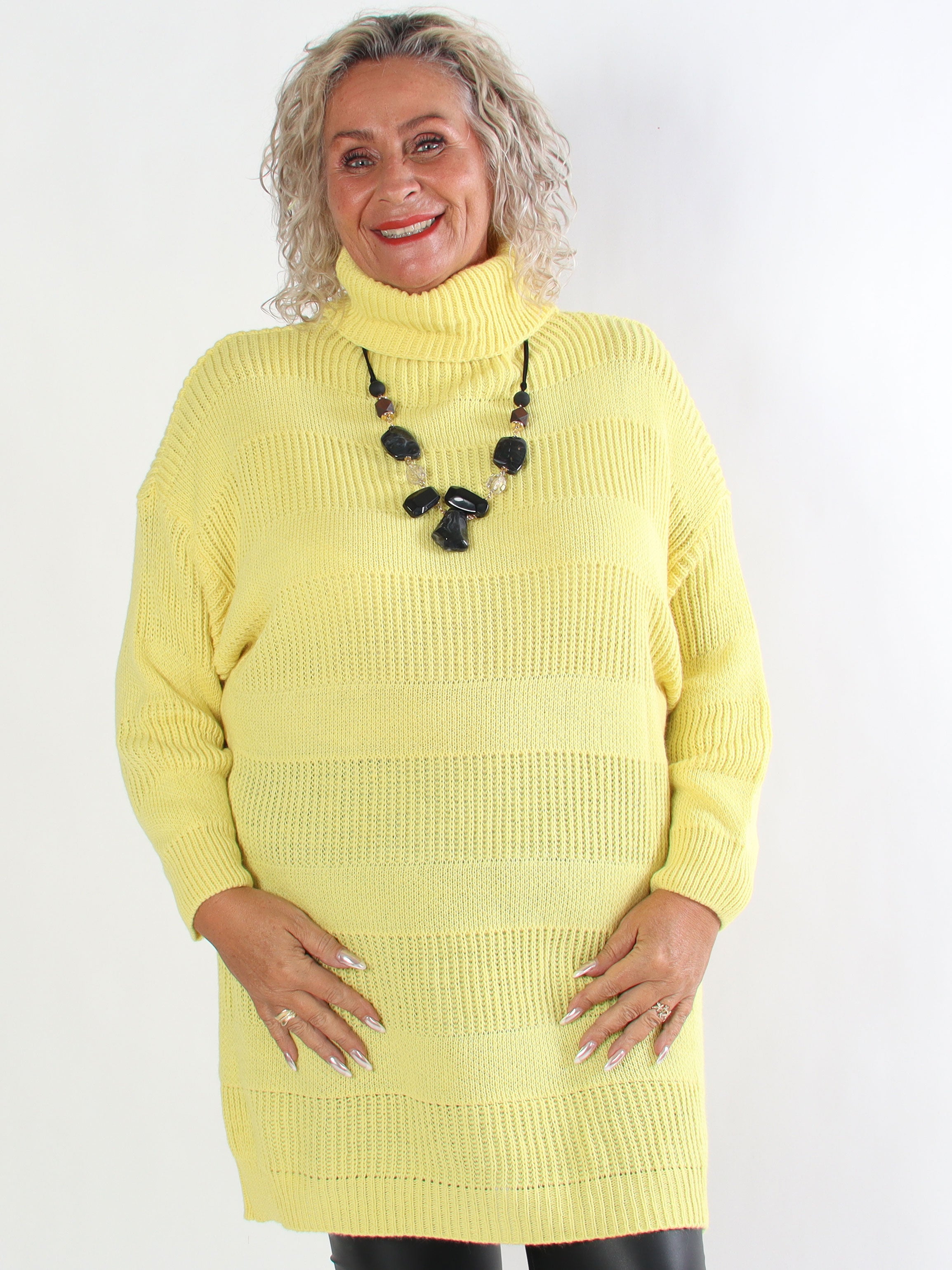 Dagmar - Plus size strikkjole med rullekrave