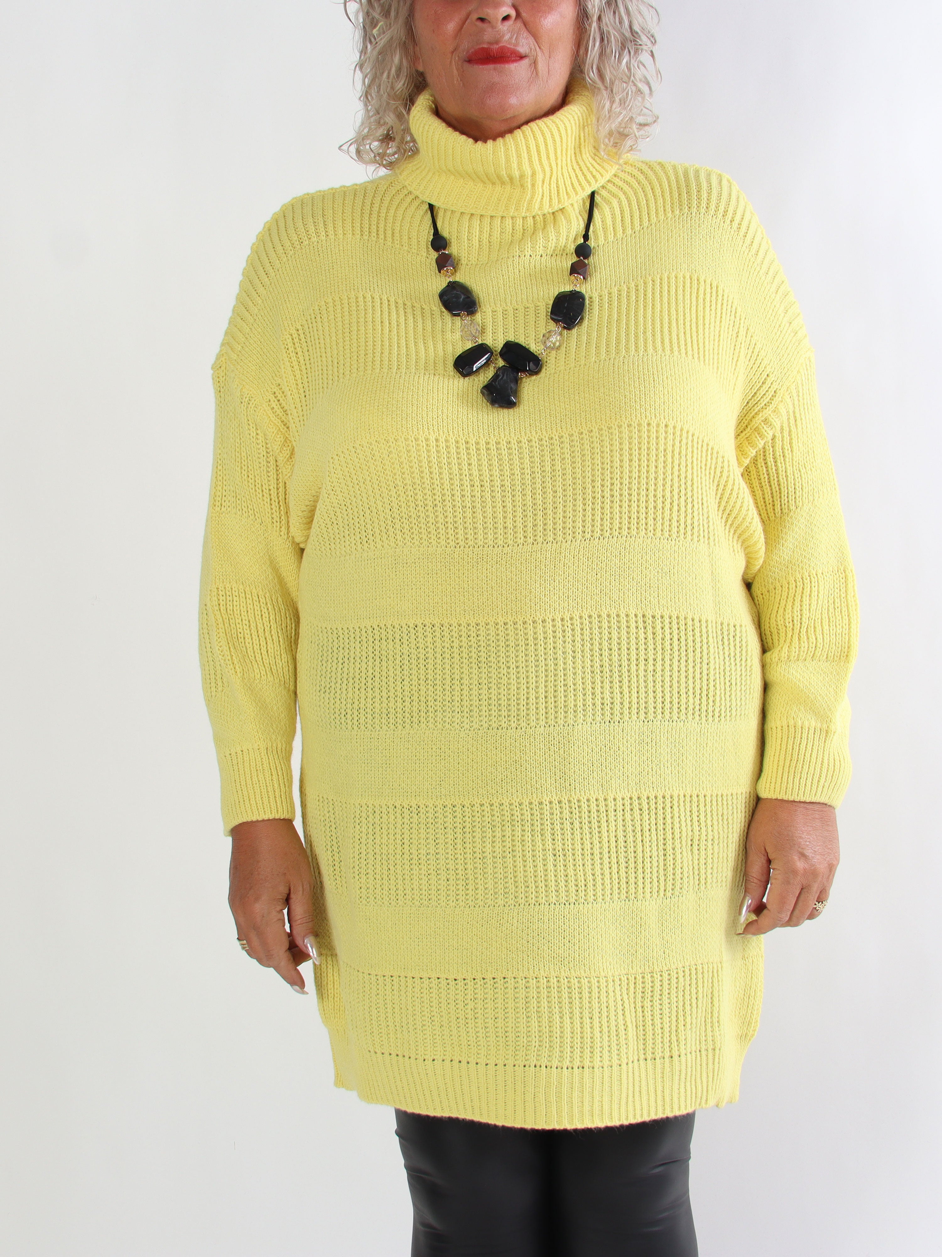 Dagmar - Plus size strikkjole med rullekrave