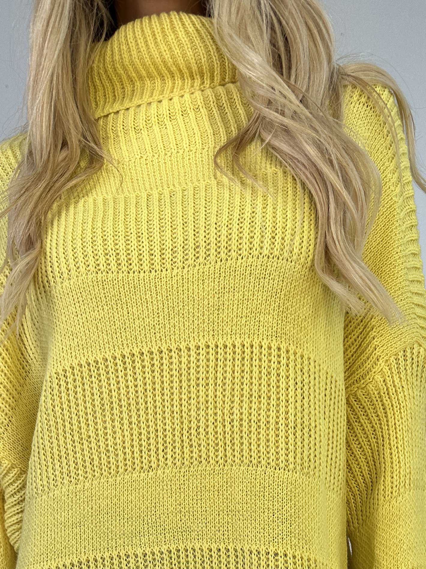 Dagmar - Strikkjole med rullekrave