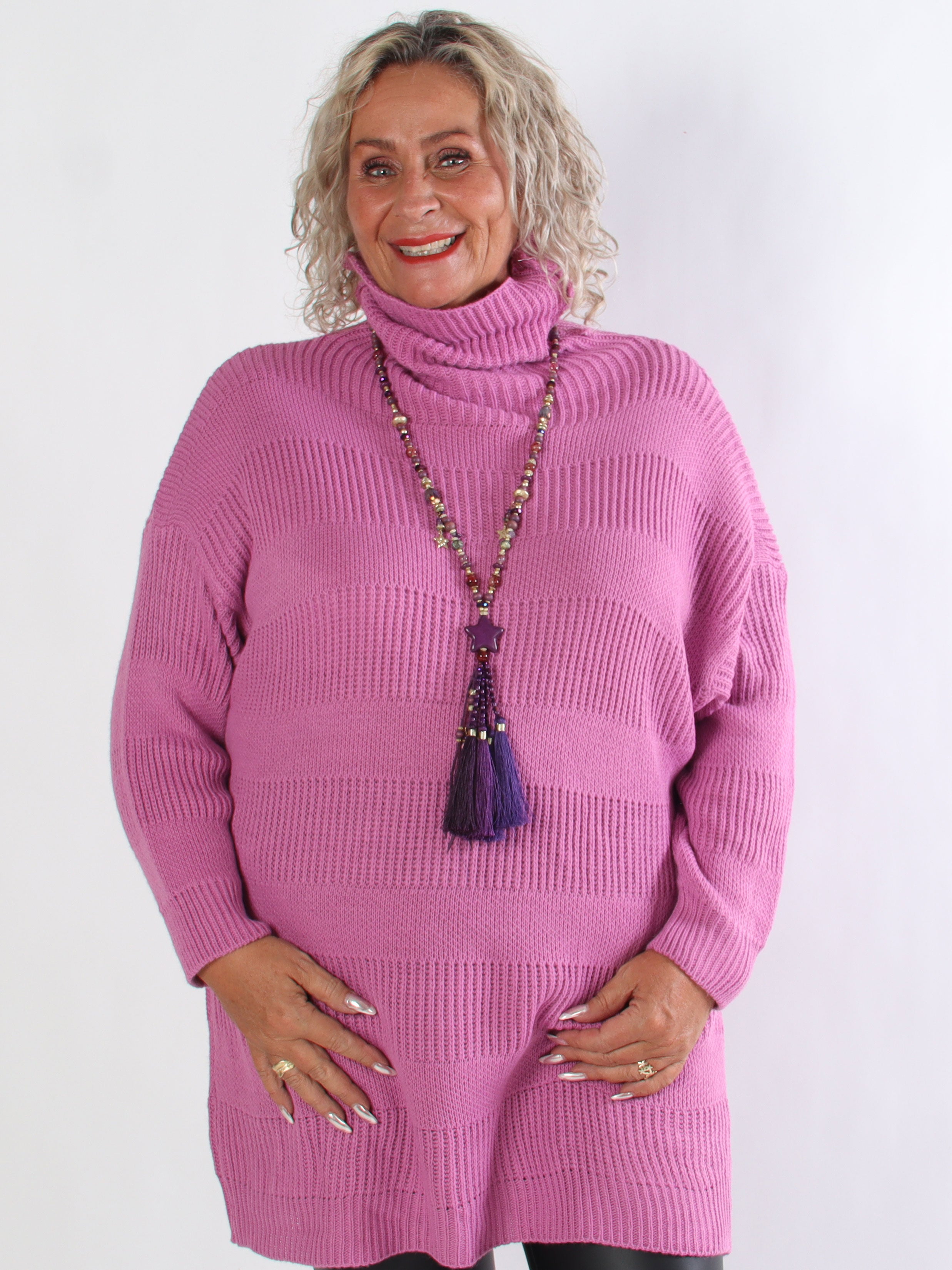 Dagmar - Plus size strikkjole med rullekrave