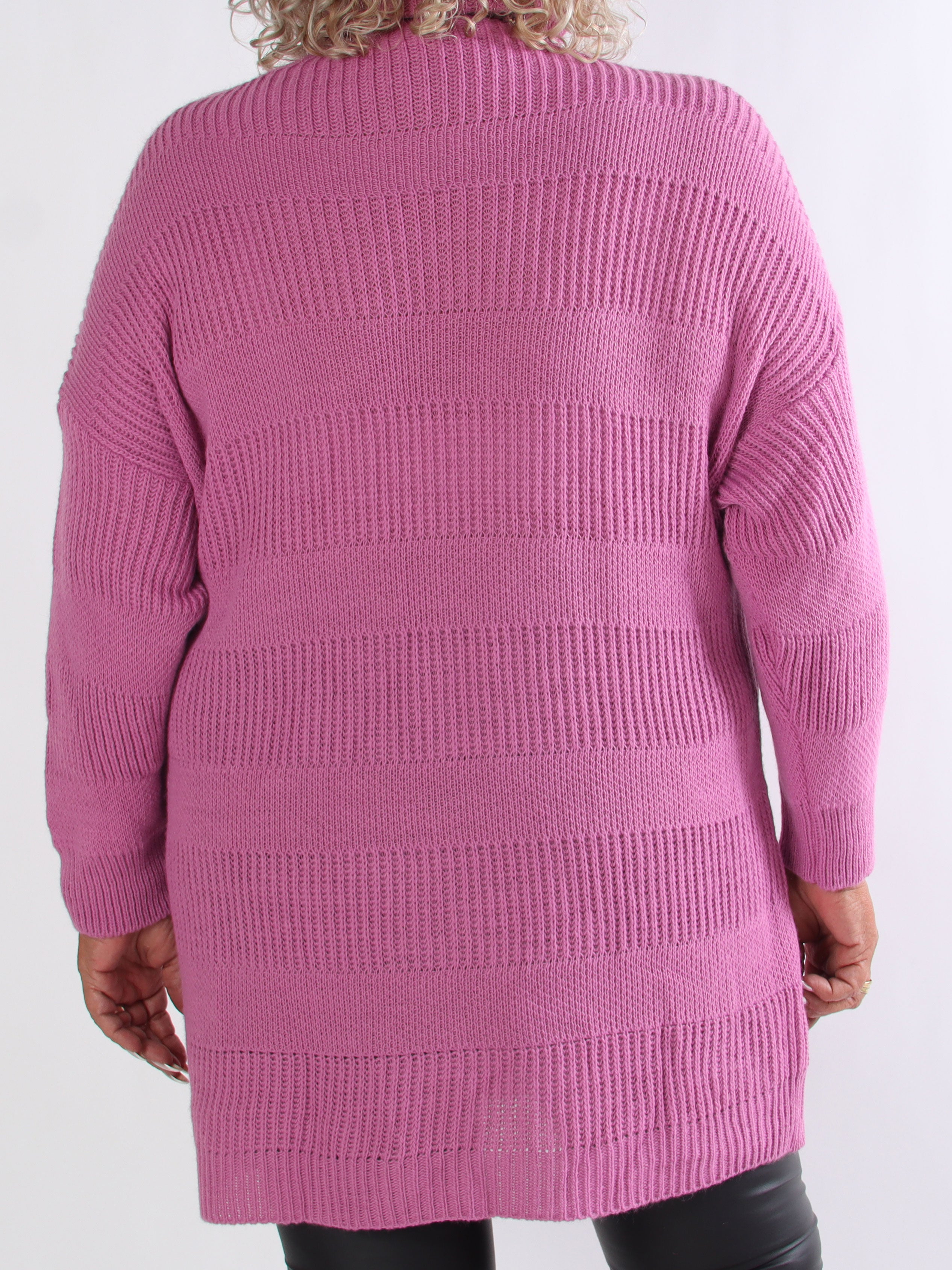 Dagmar - Plus size strikkjole med rullekrave