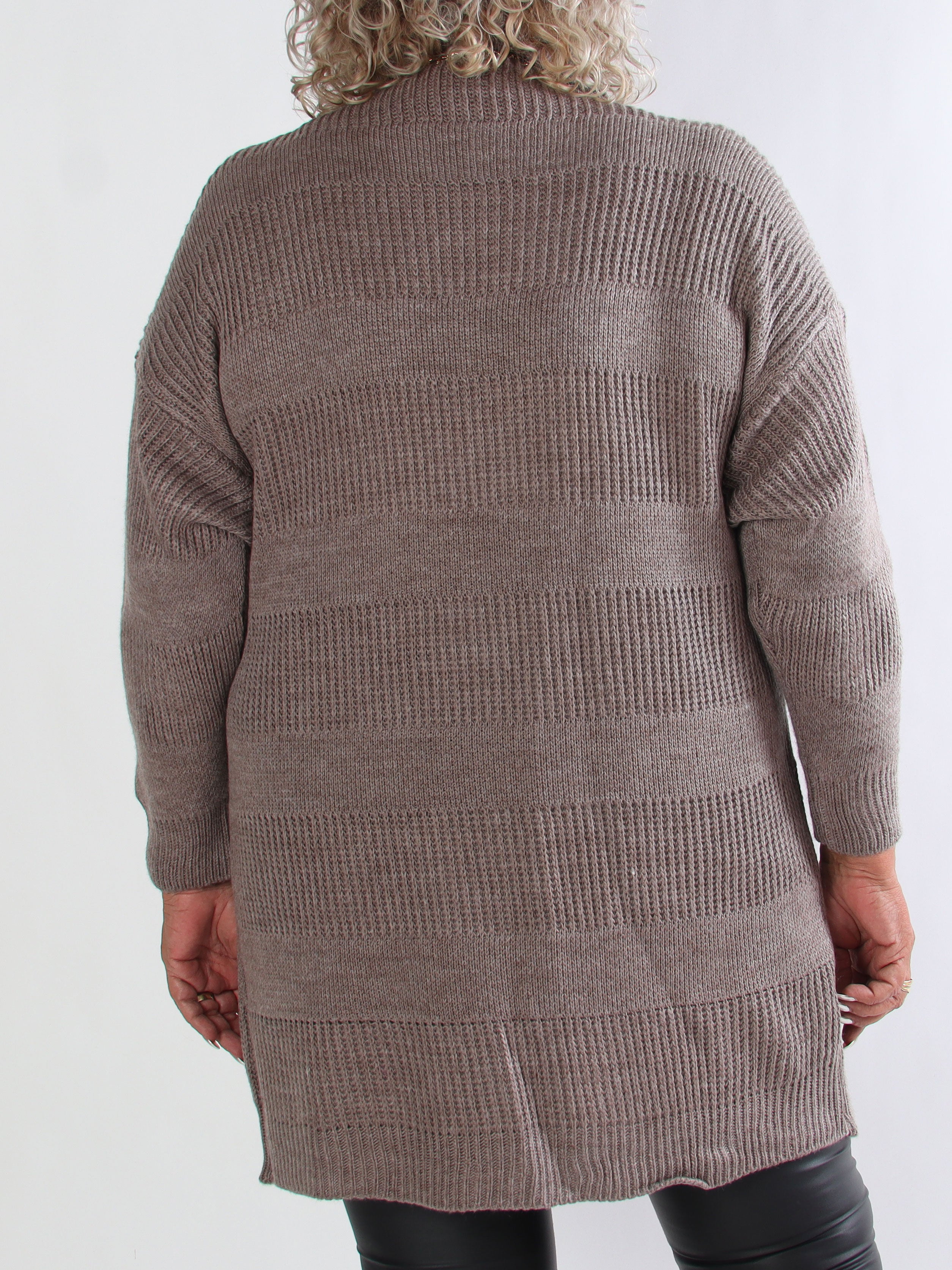 Dagmar - Plus size strikkjole med rullekrave