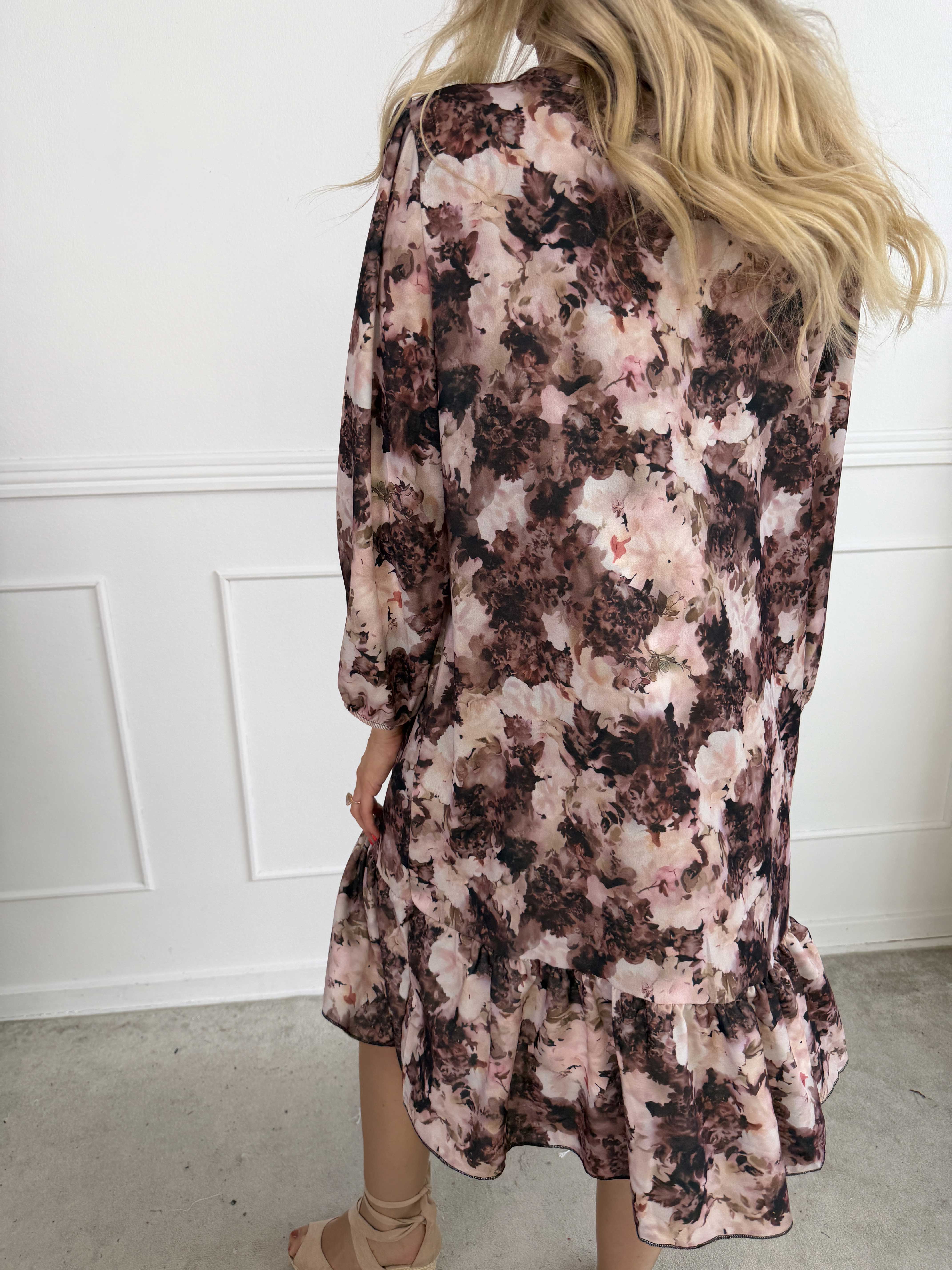 Daisy - Blomstret kjole i viskose med flæsekant forneden