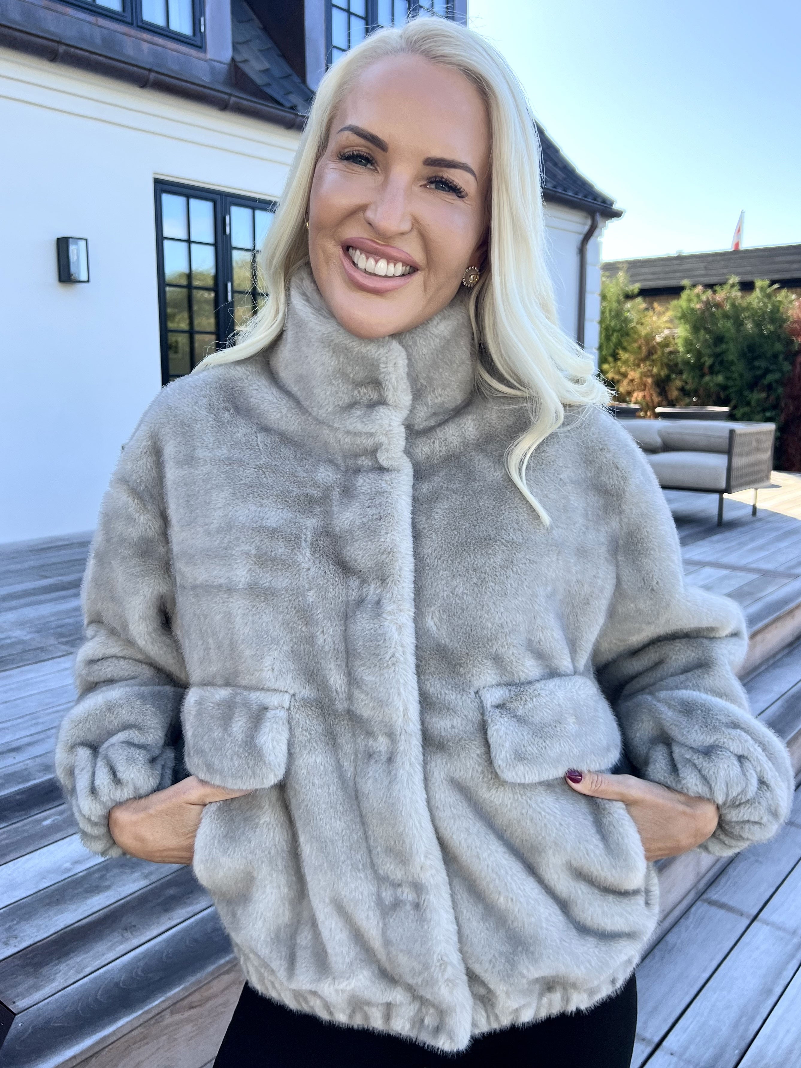 Daniela - Blød faux fur bomberjakke