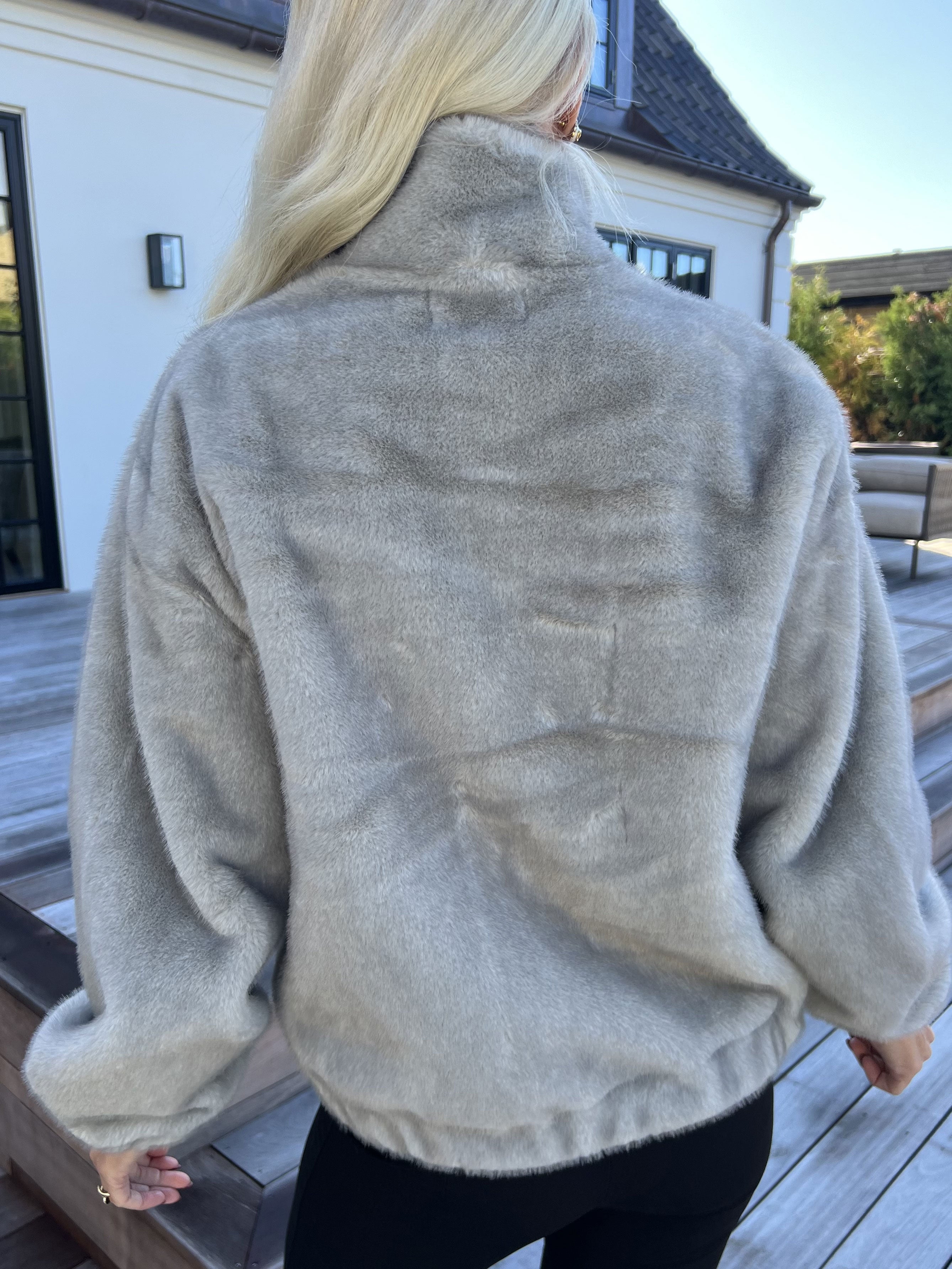 Daniela - Blød faux fur bomberjakke