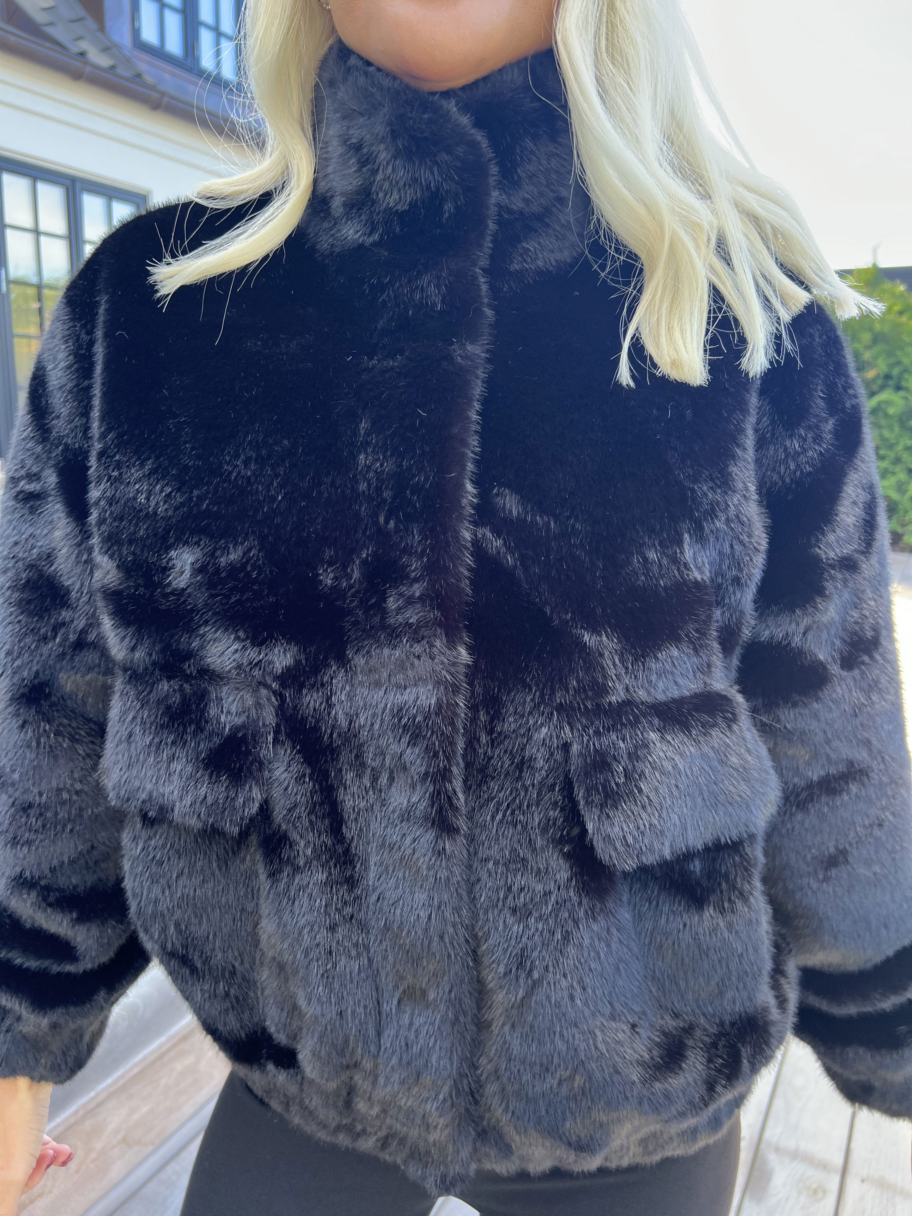 Daniela - Blød faux fur bomberjakke