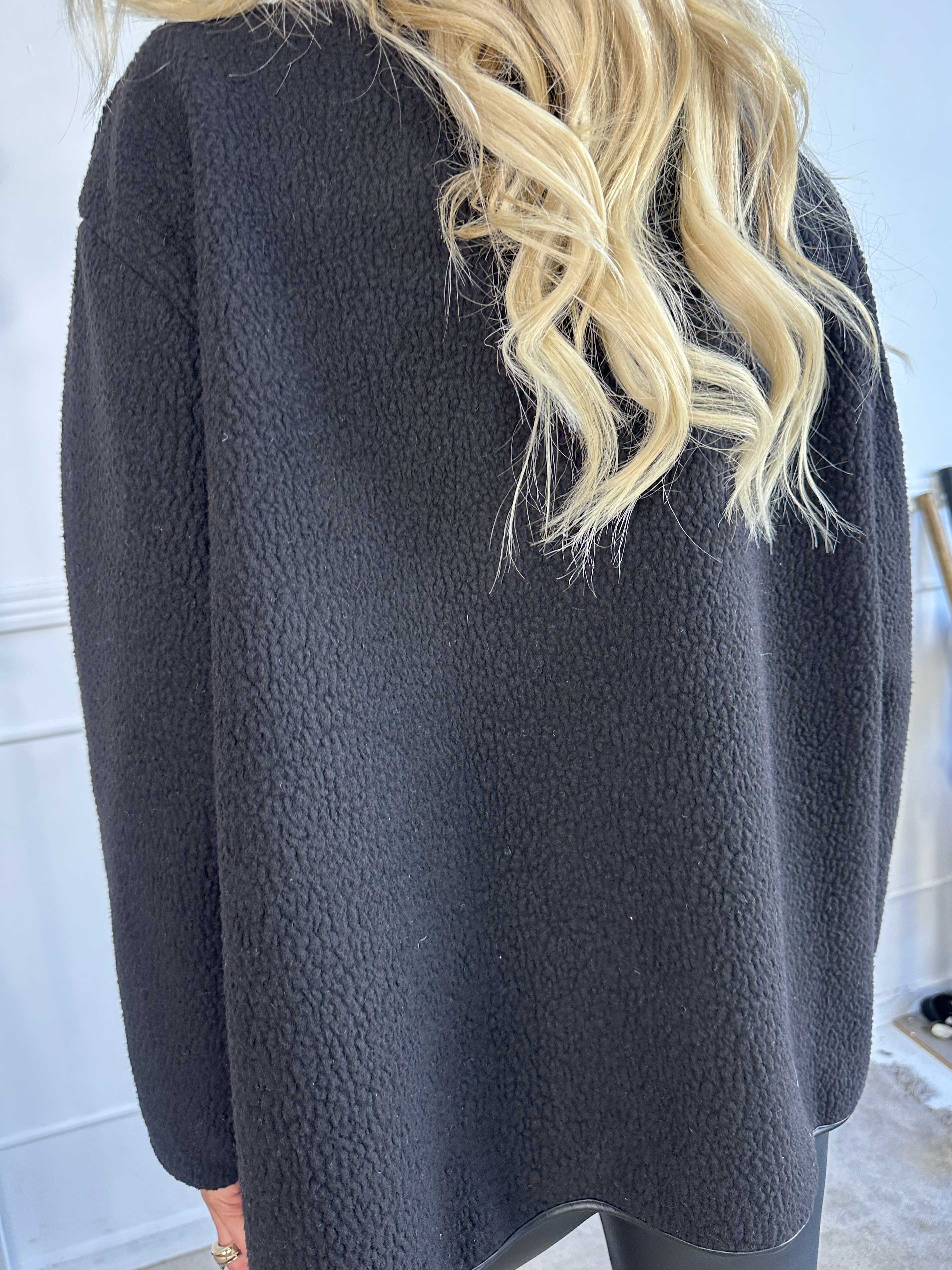 Danya - Sød fleece cardigan med læderlook sløjfer